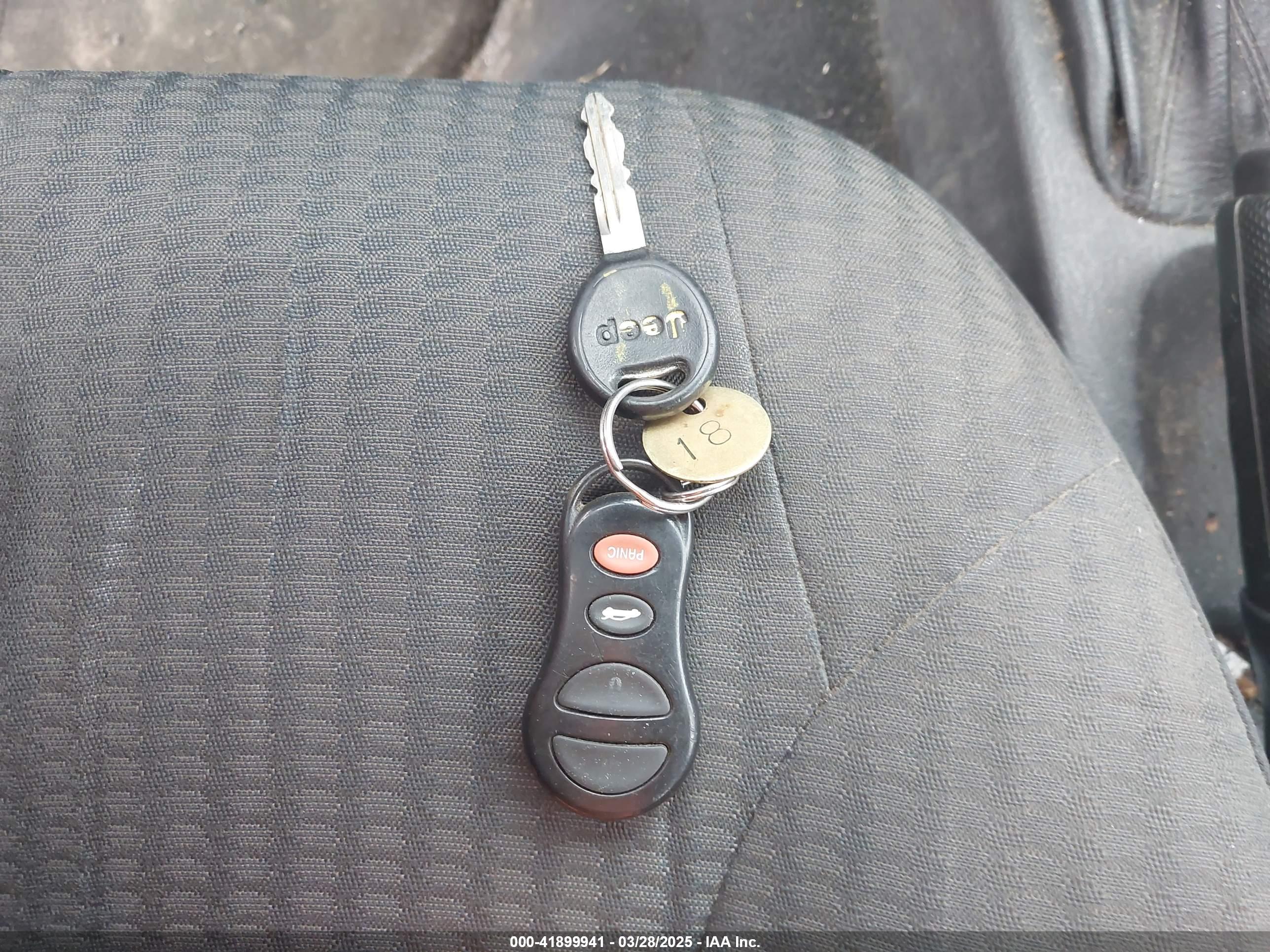 JEEP LIBERTY image 11