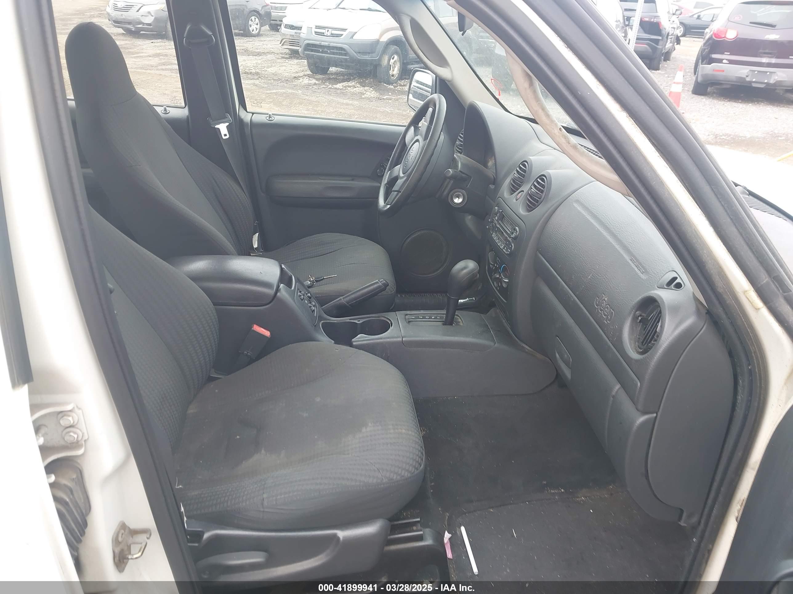 JEEP LIBERTY image 5
