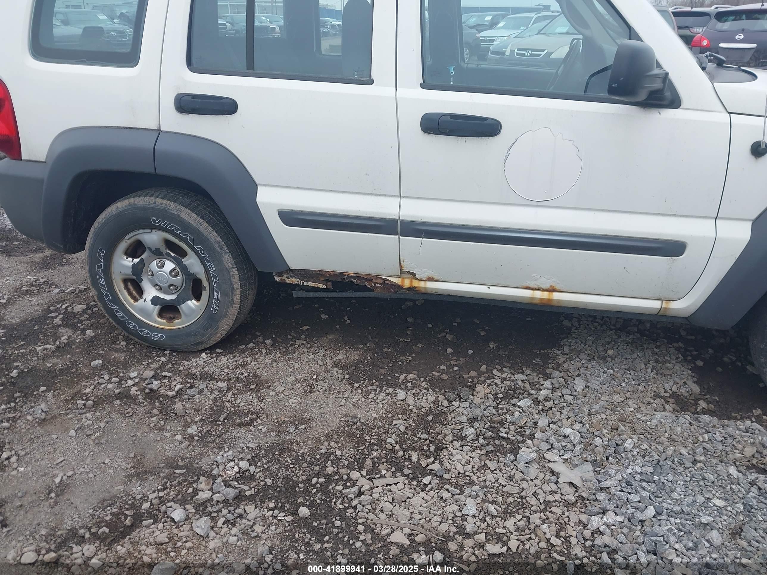 JEEP LIBERTY image 6