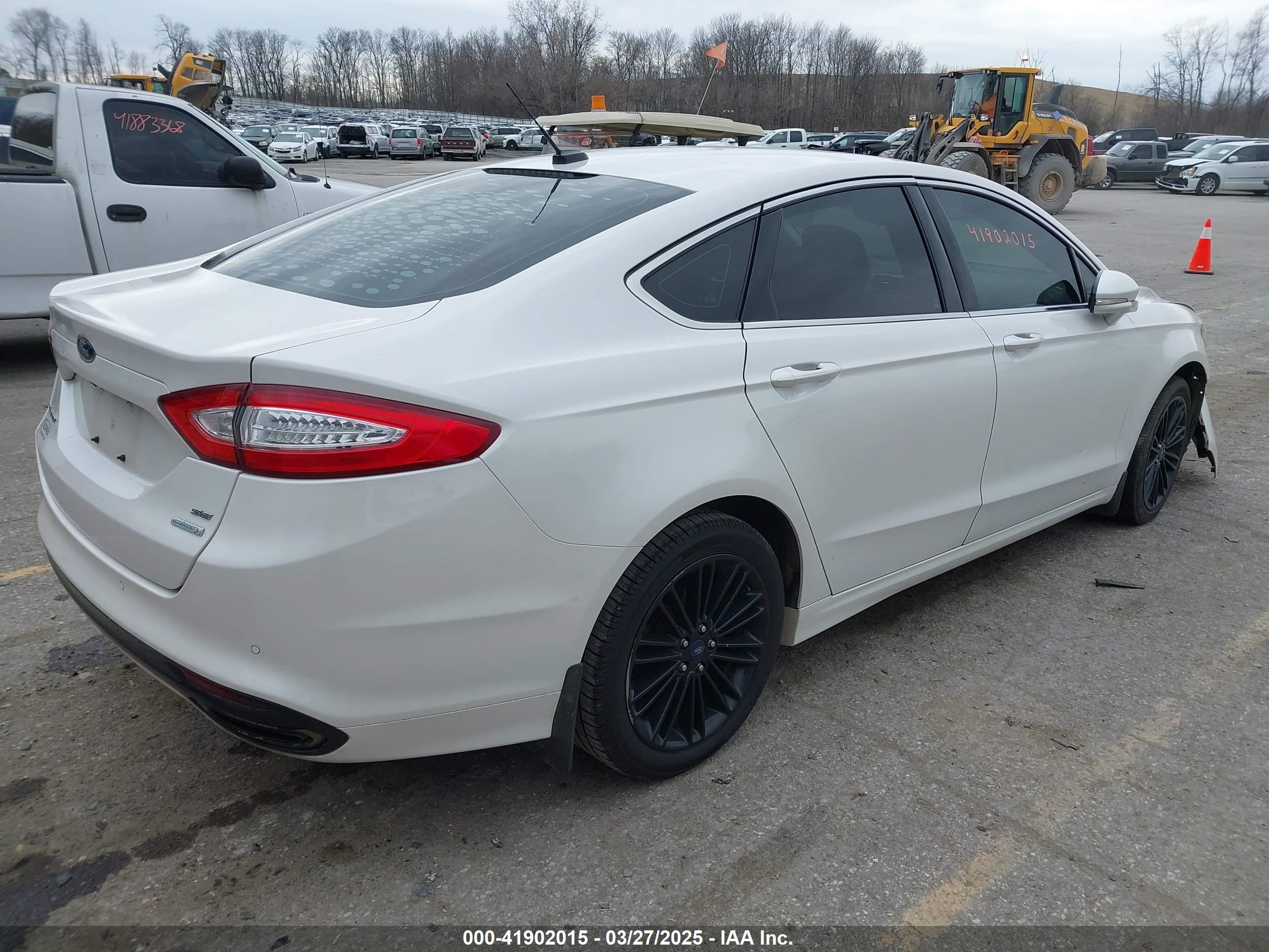 FORD FUSION image 4