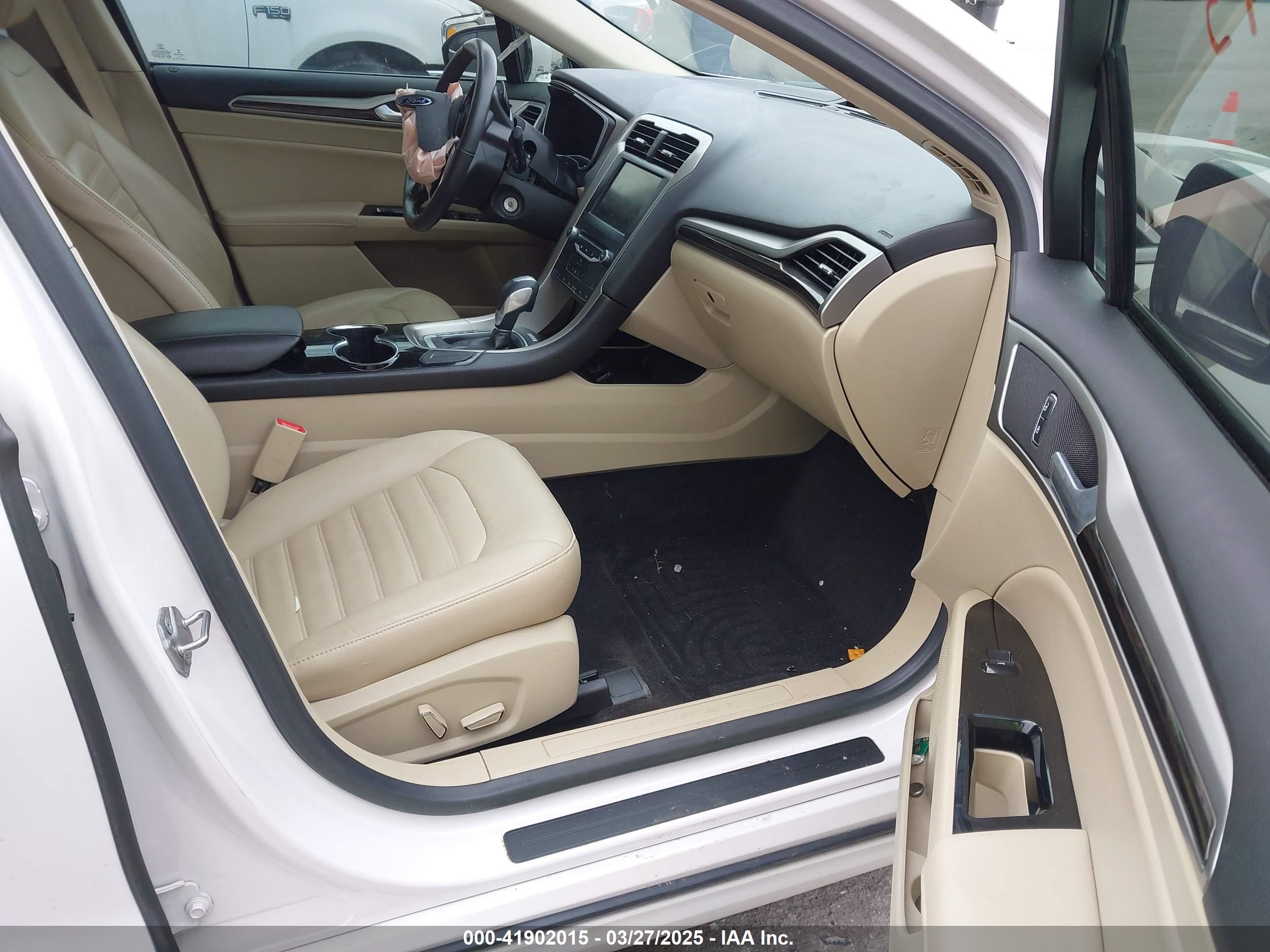 FORD FUSION image 5
