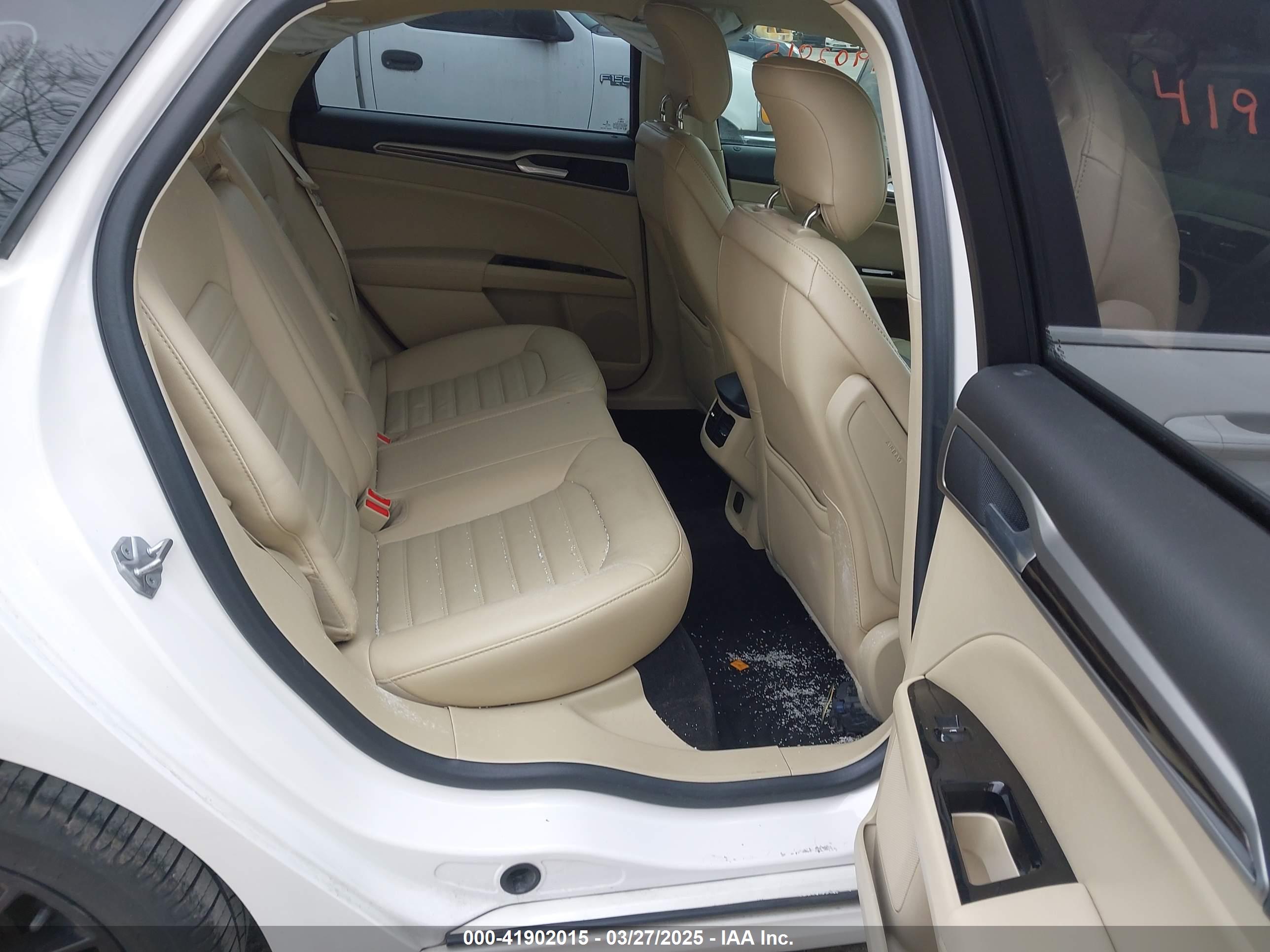 FORD FUSION image 8