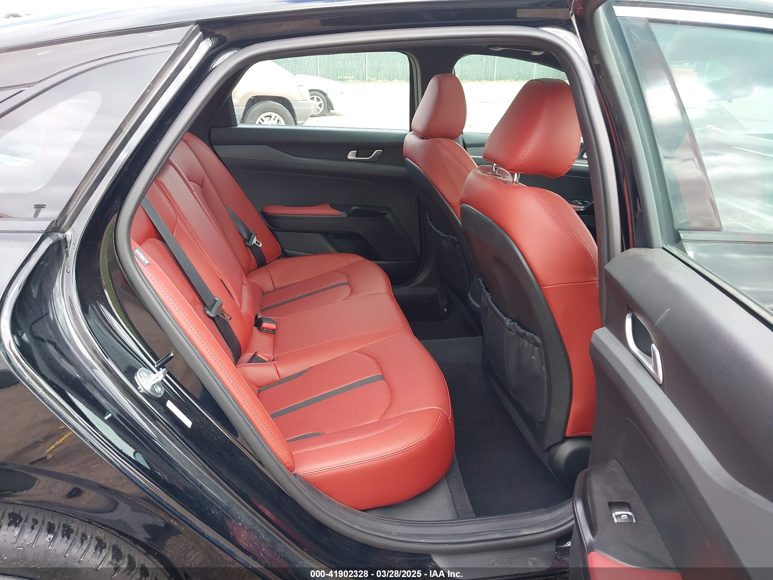 KIA K5 image 8