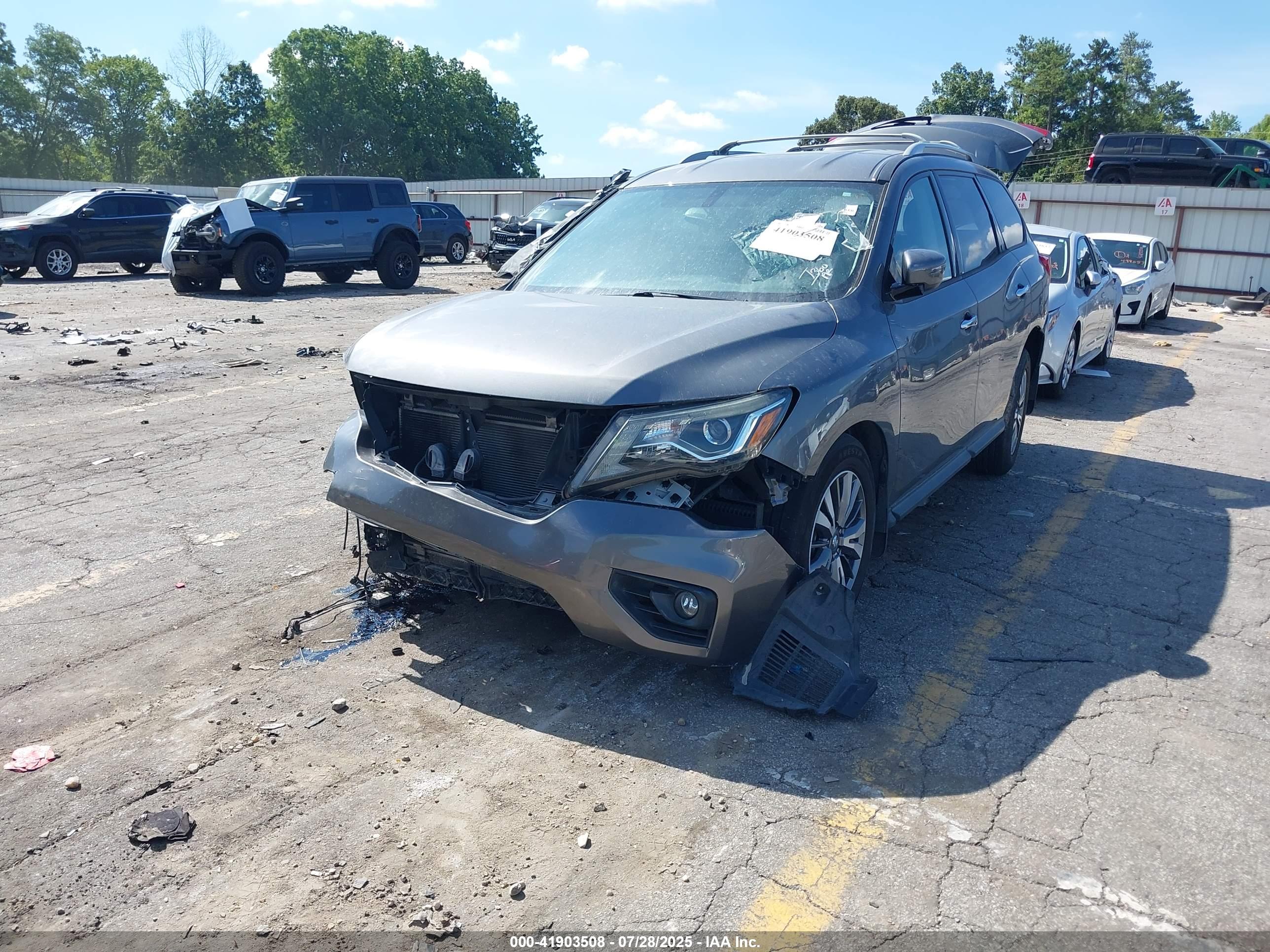 NISSAN PATHFINDER image 2