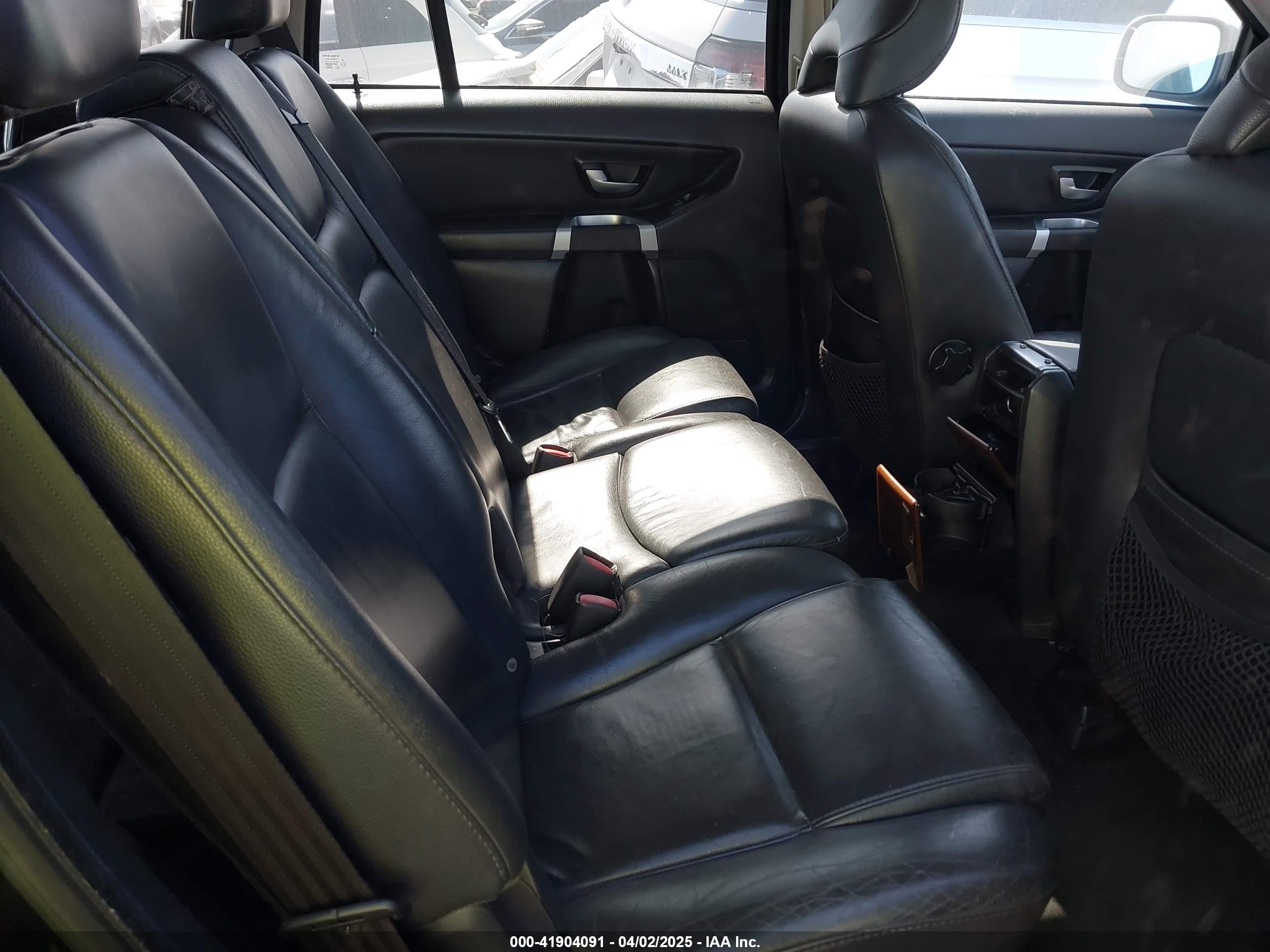 VOLVO XC90 image 8
