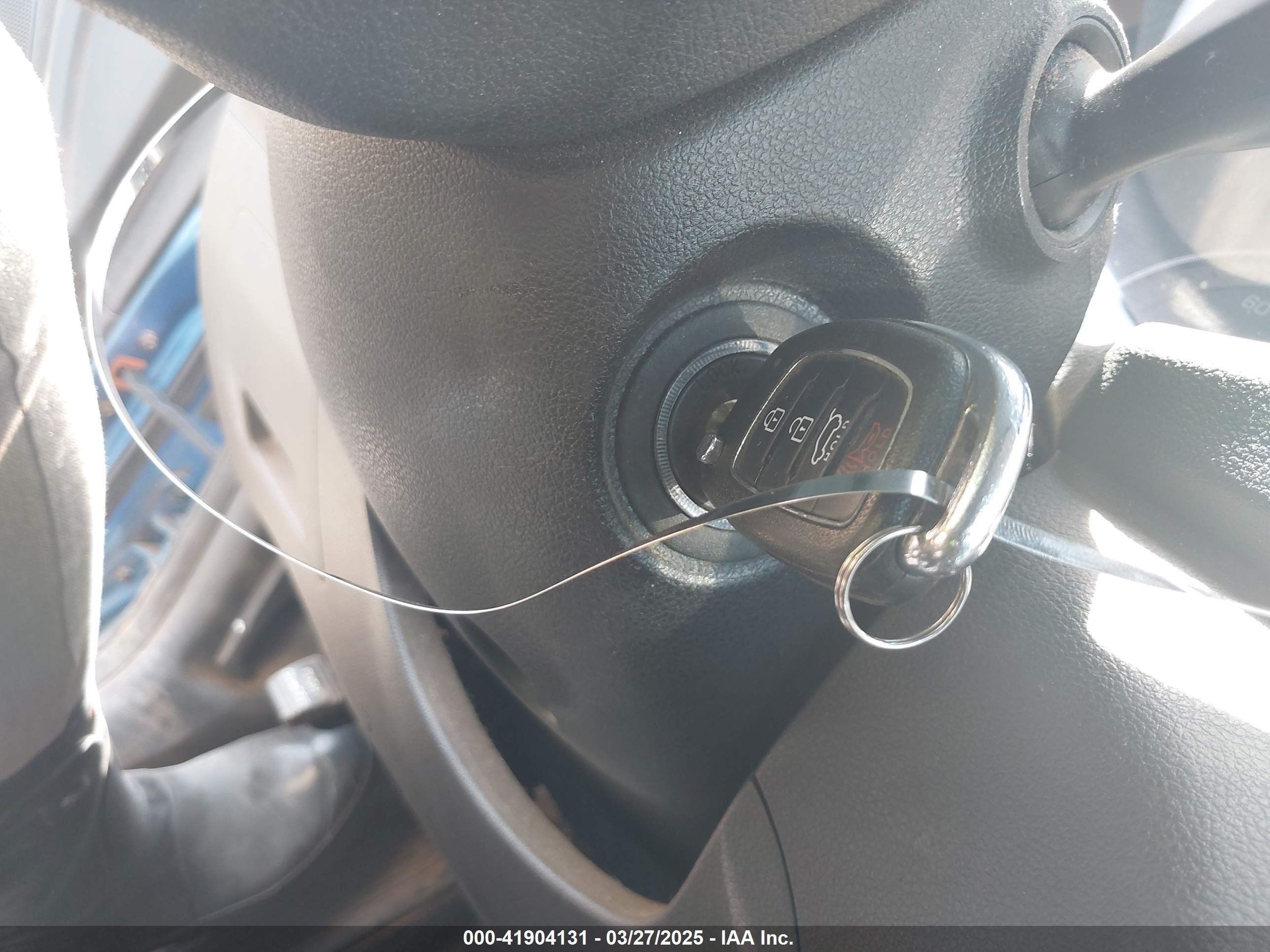 HYUNDAI TUCSON image 11