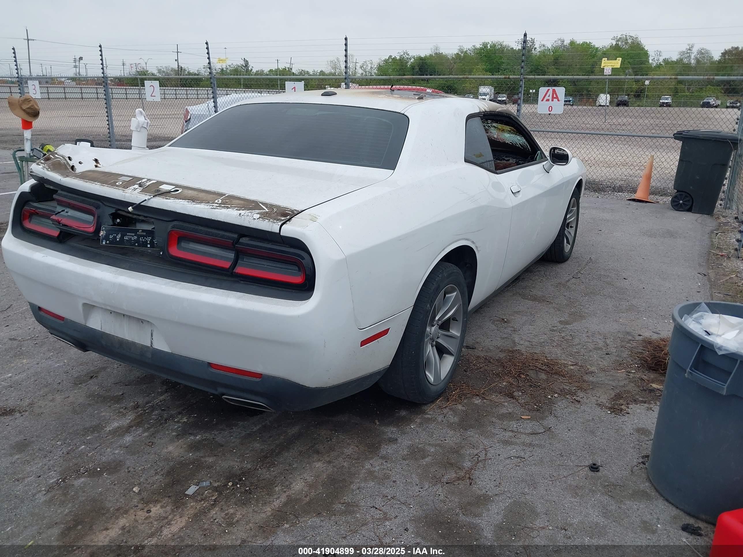 DODGE CHALLENGER image 4