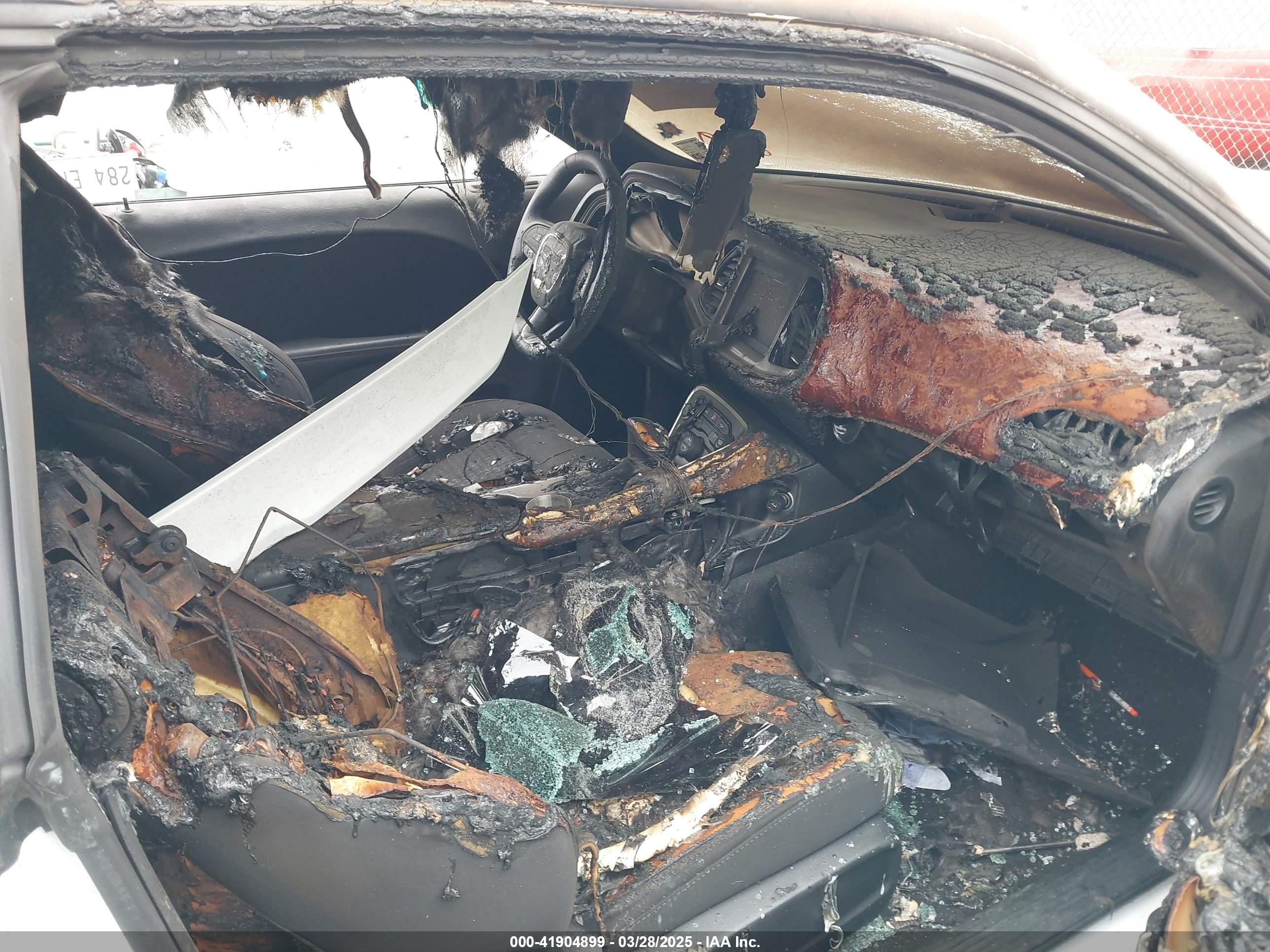 DODGE CHALLENGER image 5