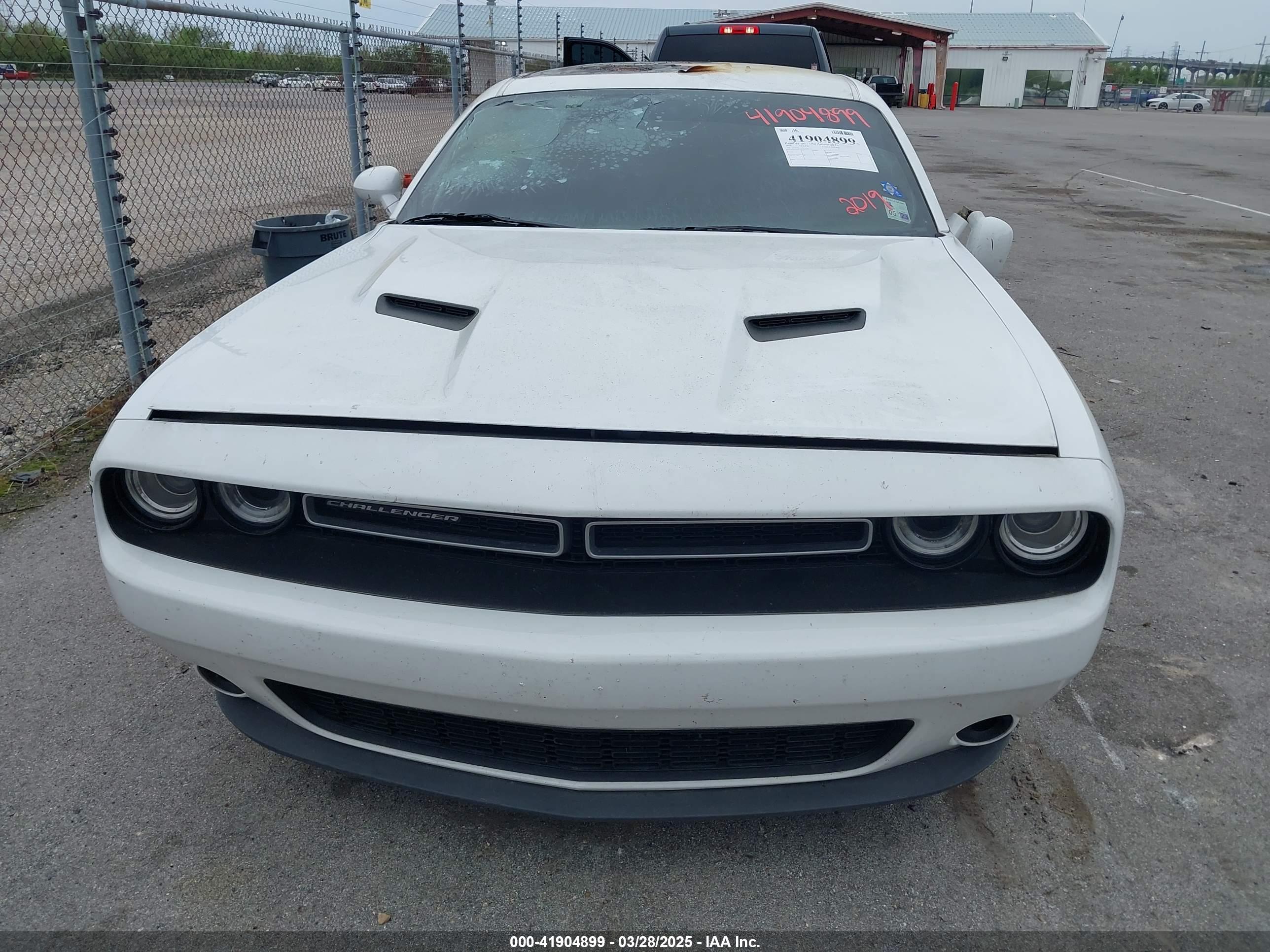DODGE CHALLENGER image 6