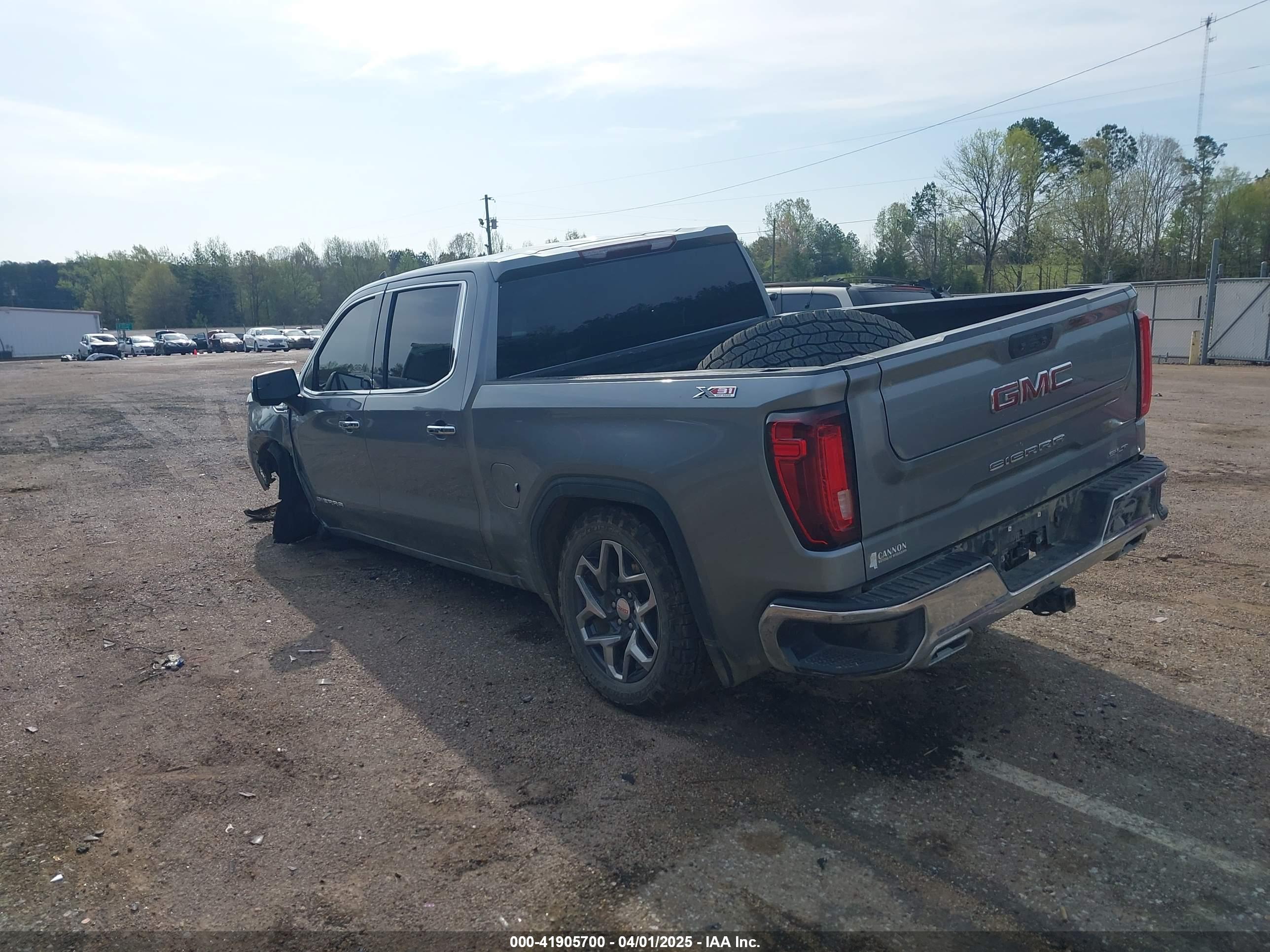 GMC SIERRA image 3