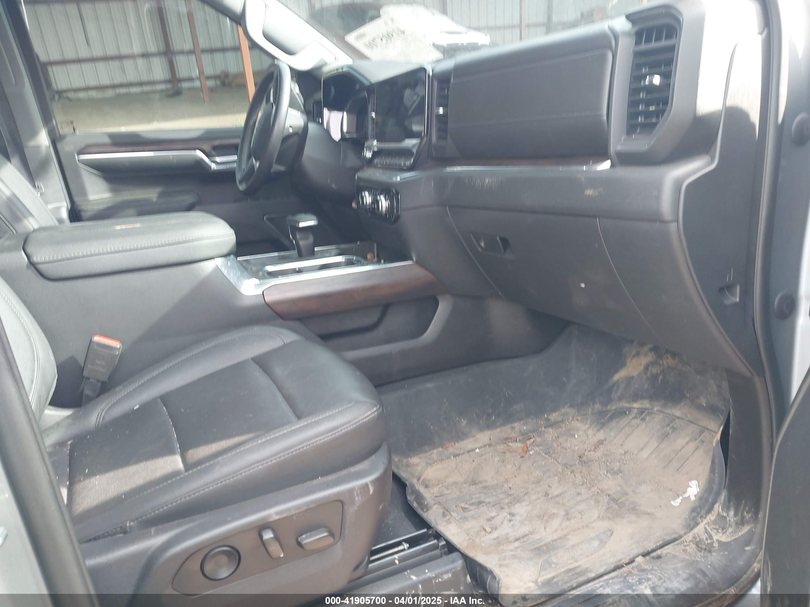 GMC SIERRA image 5