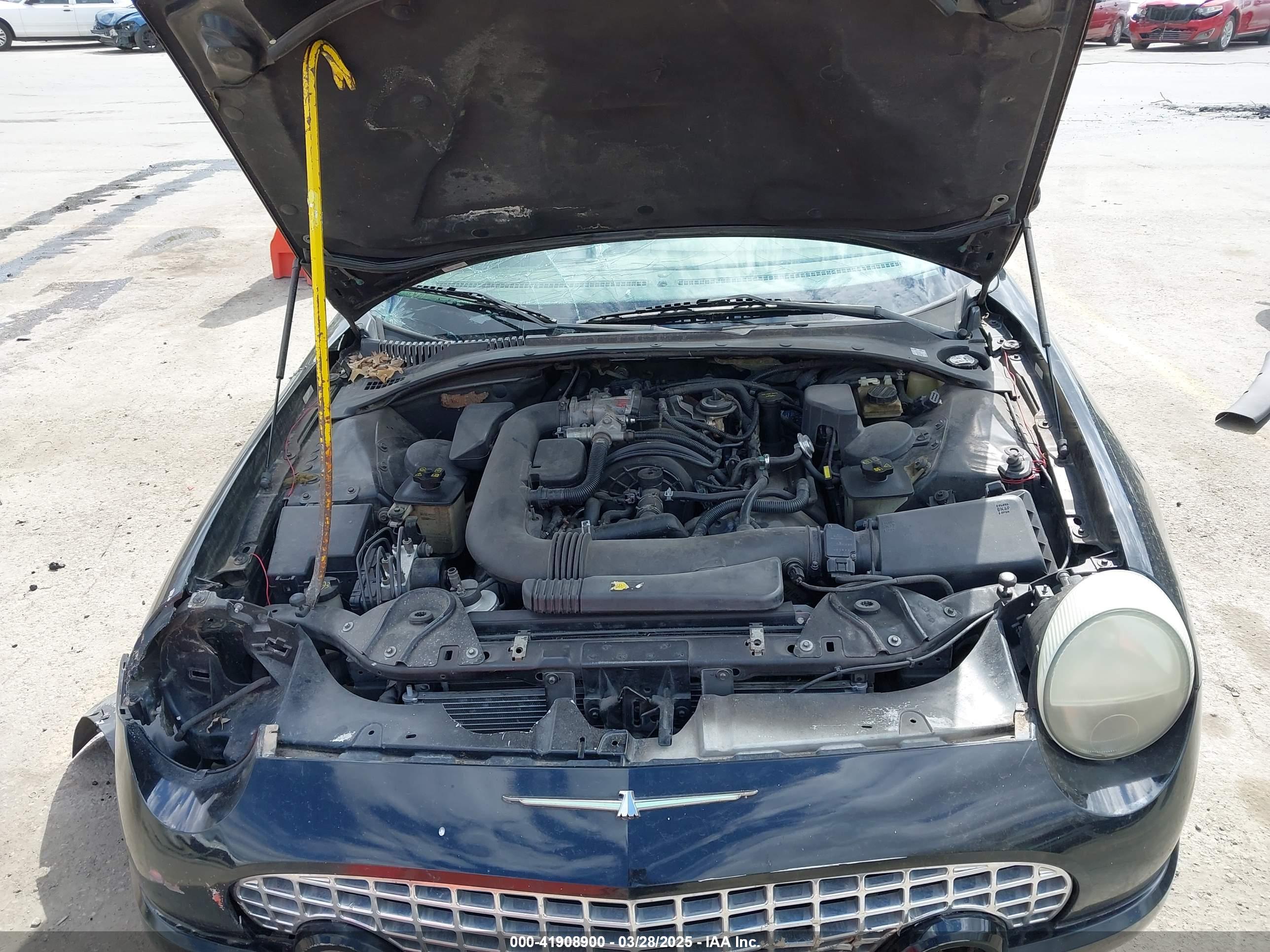 FORD THUNDERBIRD image 10