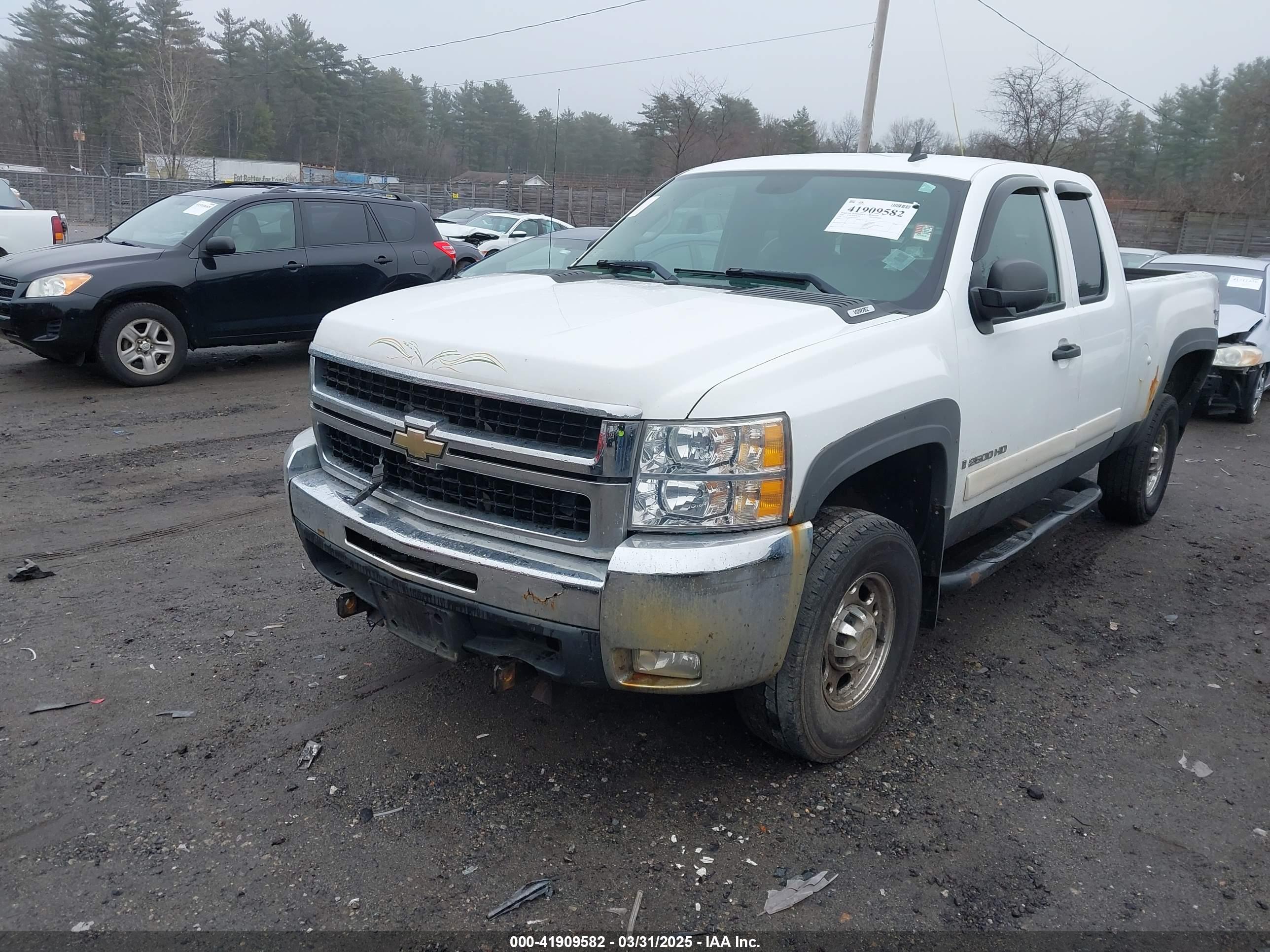 CHEVROLET SILVERADO image 2