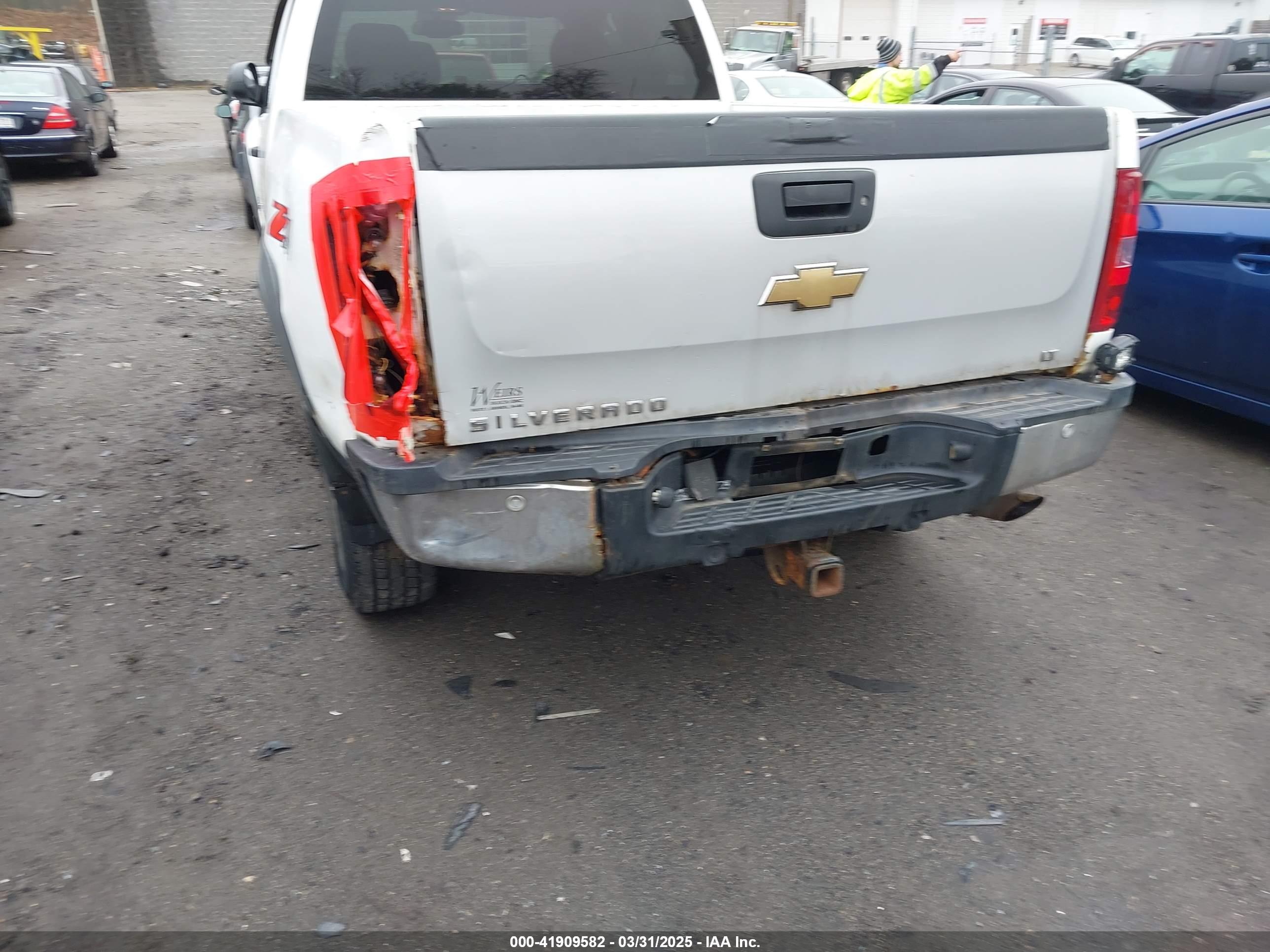 CHEVROLET SILVERADO image 6