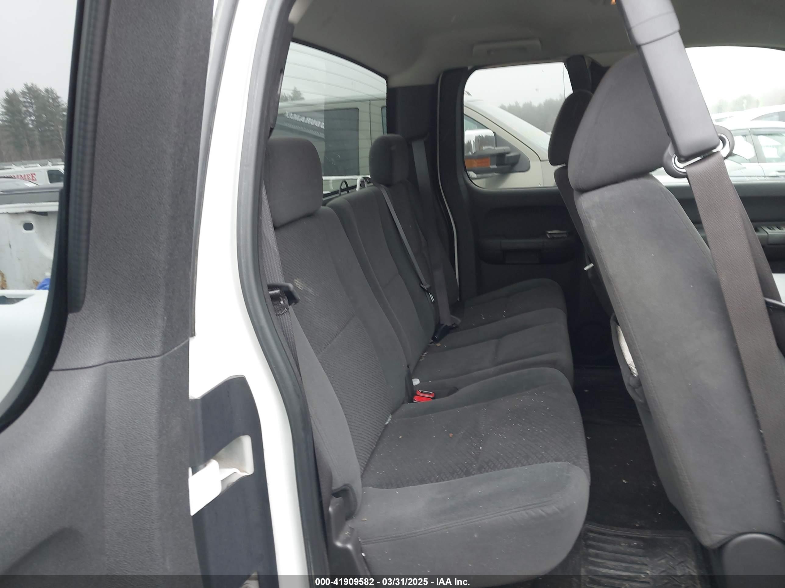 CHEVROLET SILVERADO image 8