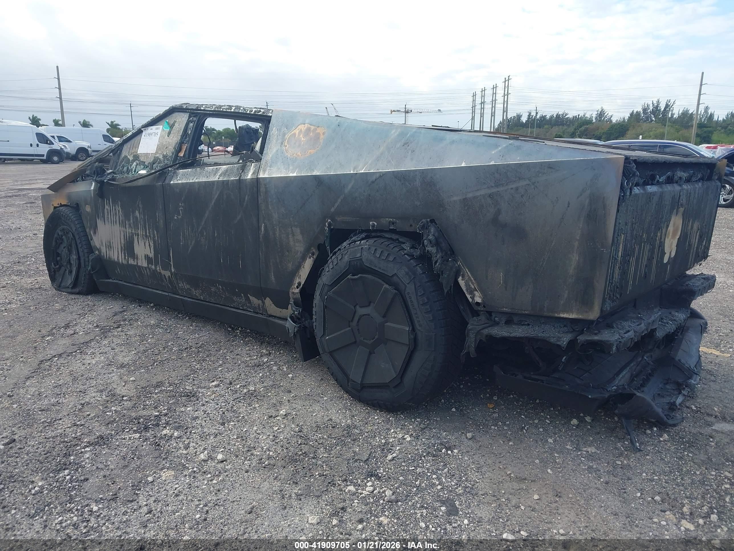 TESLA CYBERTRUCK image 3