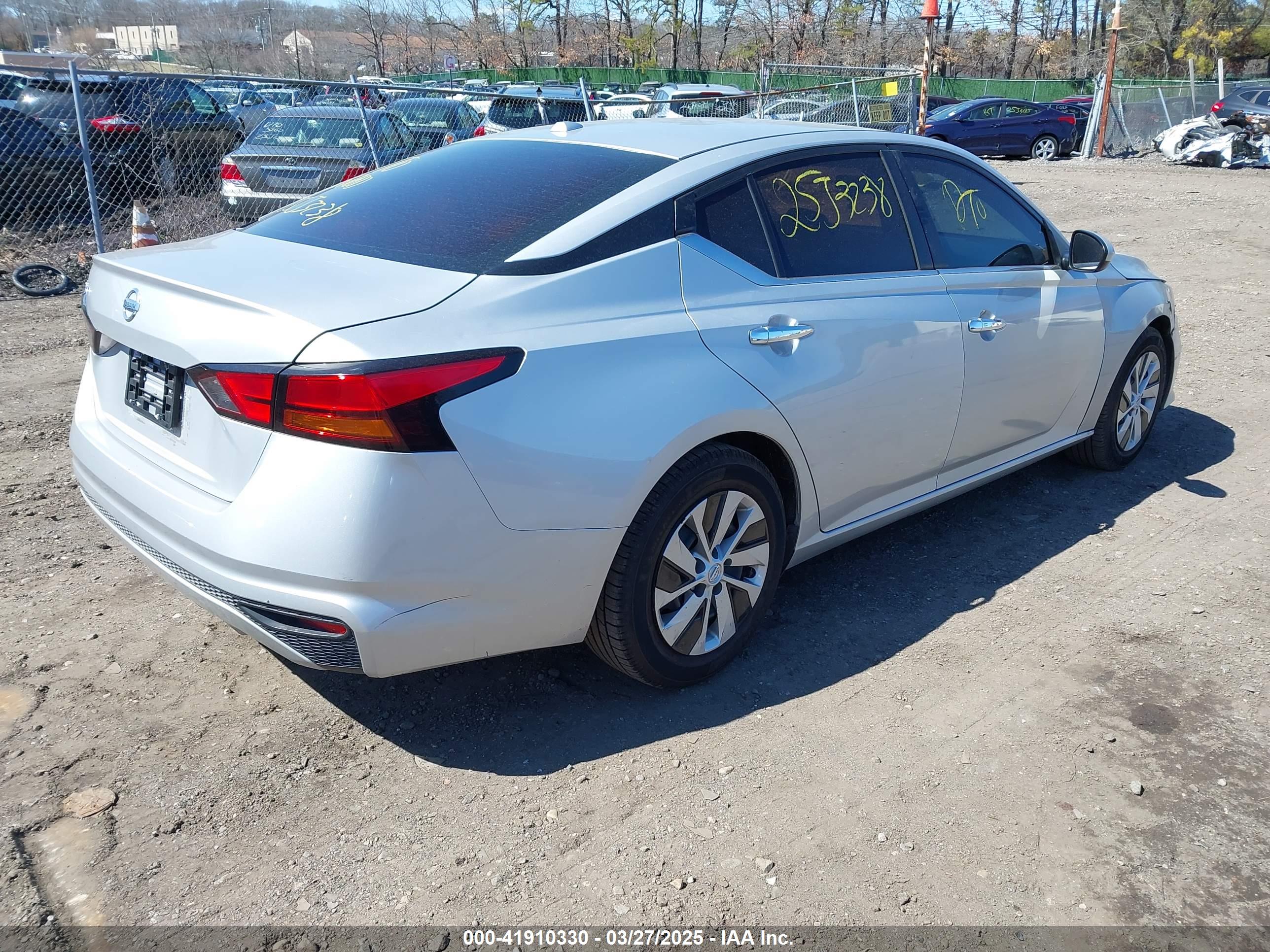 NISSAN ALTIMA image 4