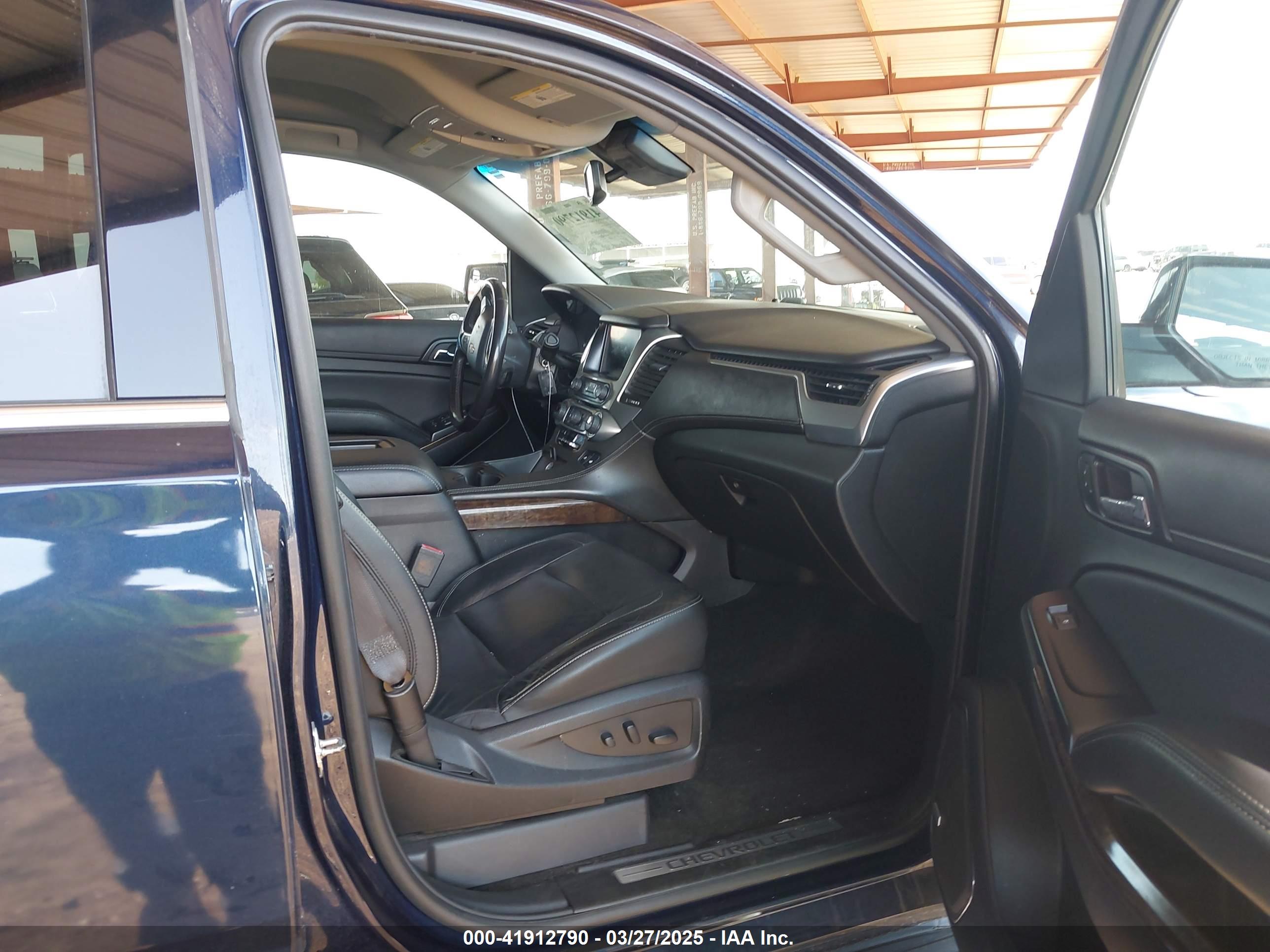 CHEVROLET SUBURBAN image 5