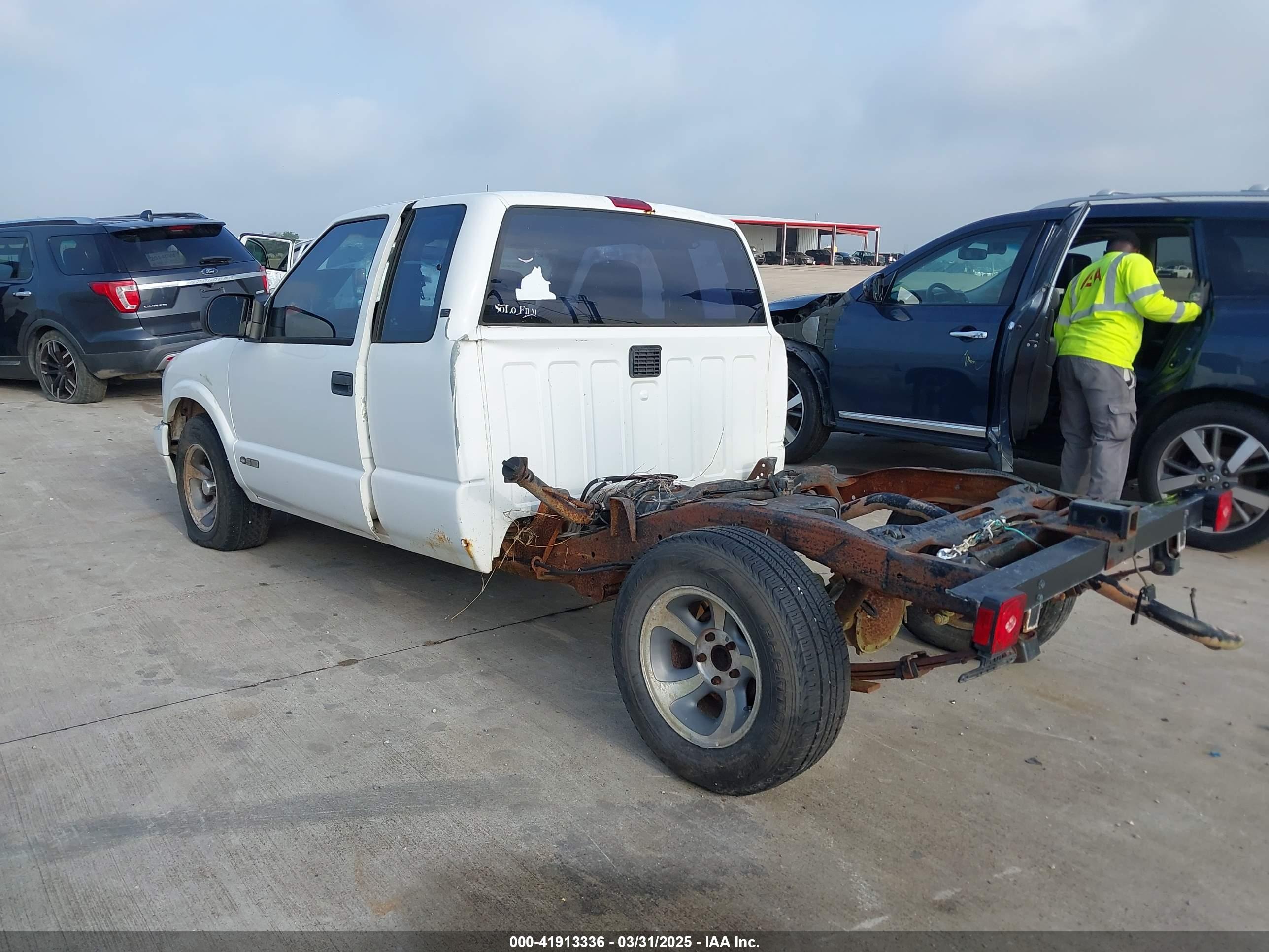 CHEVROLET S-10 image 3