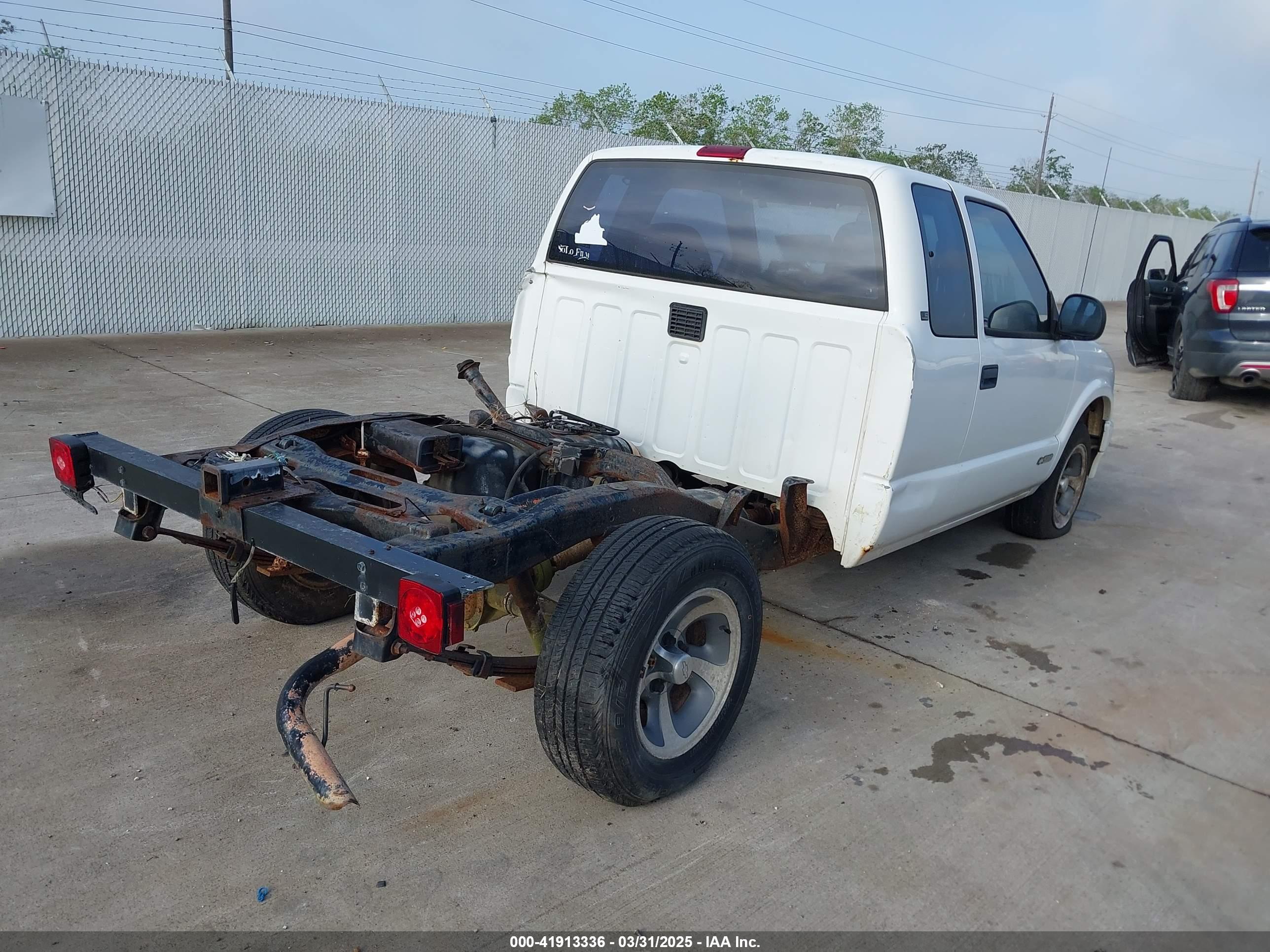 CHEVROLET S-10 image 4