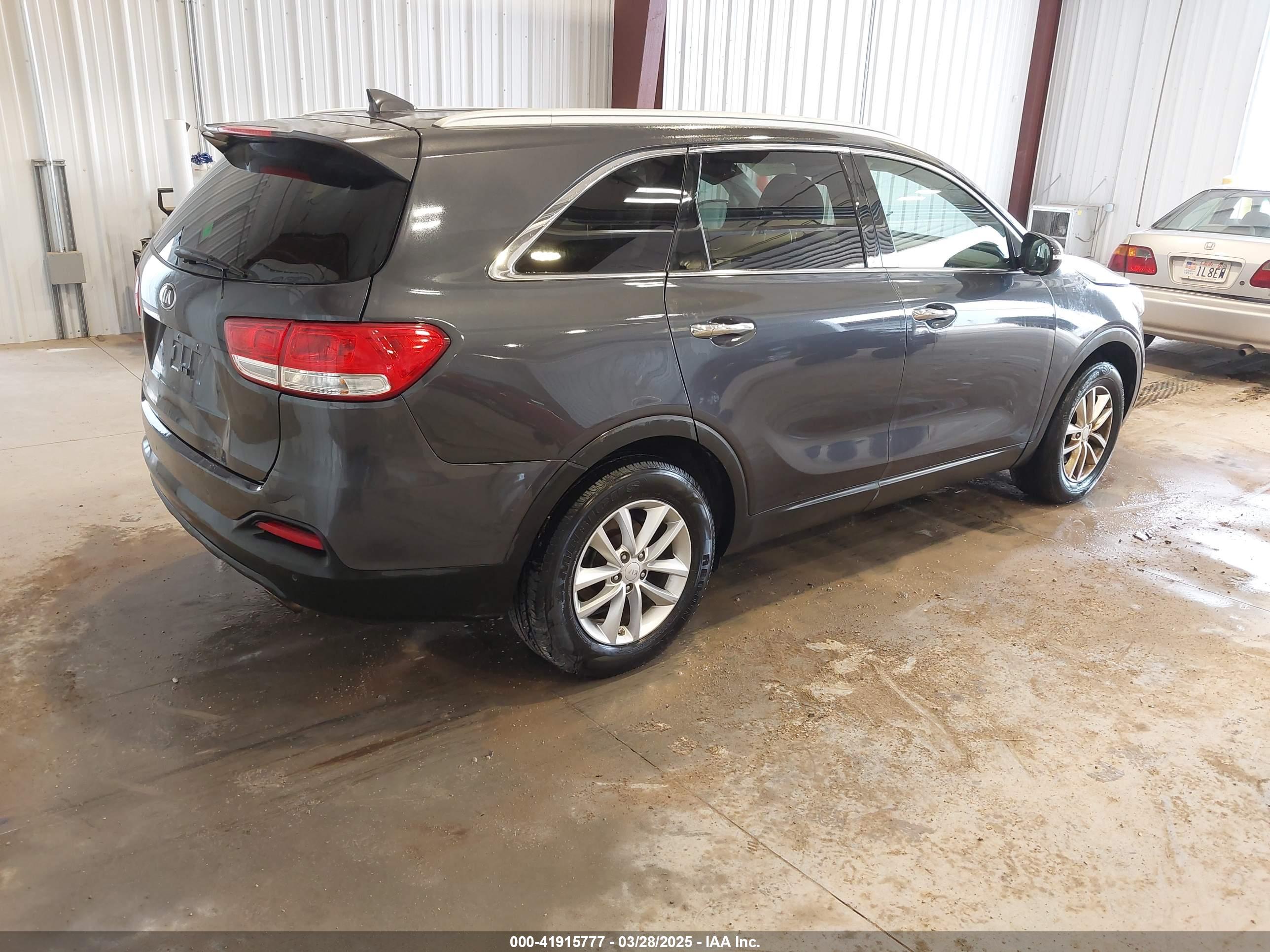 KIA SORENTO image 4