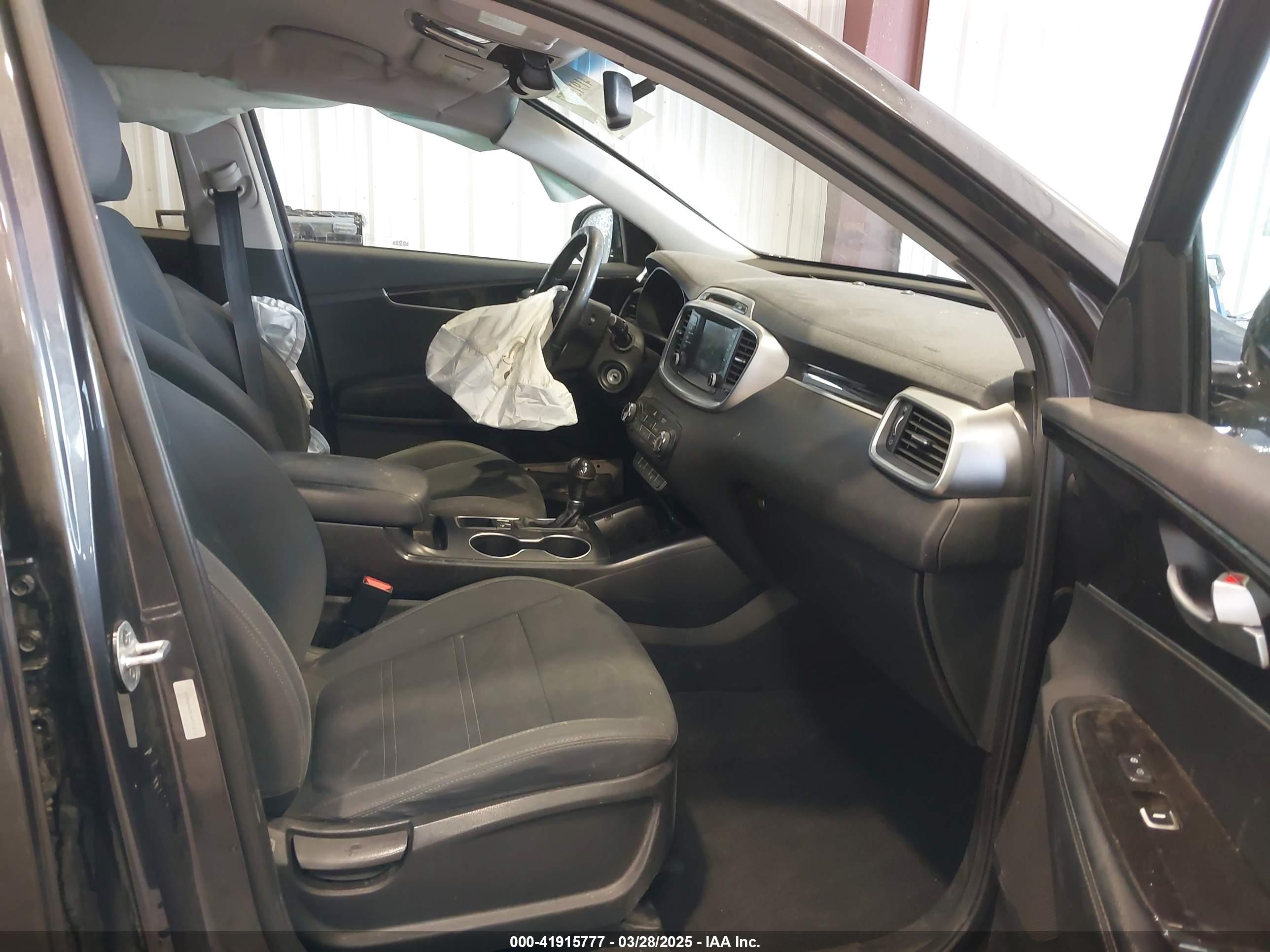 KIA SORENTO image 5