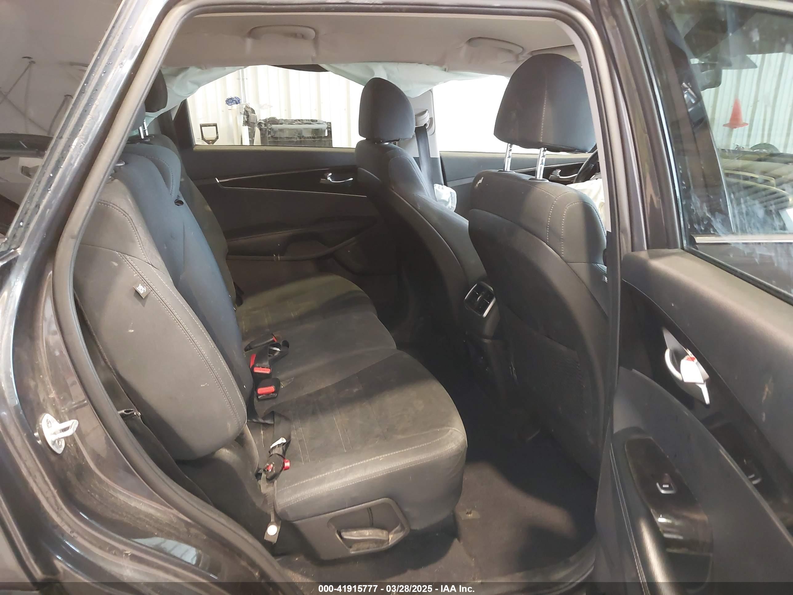 KIA SORENTO image 8