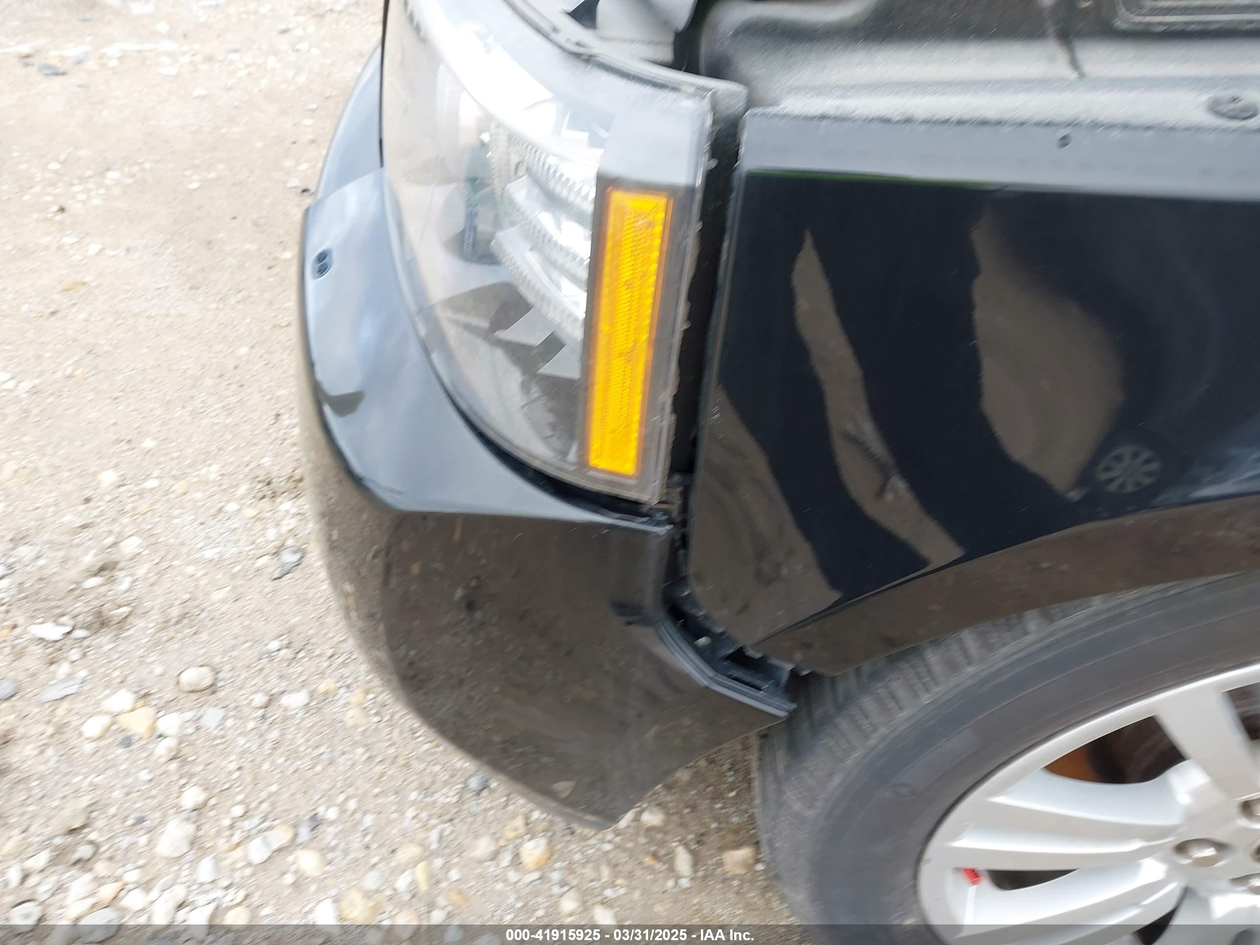 LAND ROVER image 6