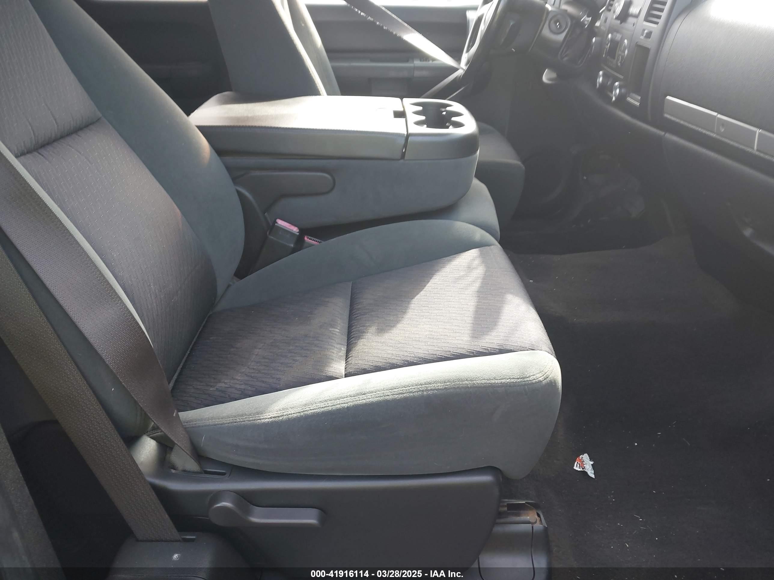 CHEVROLET SILVERADO image 5