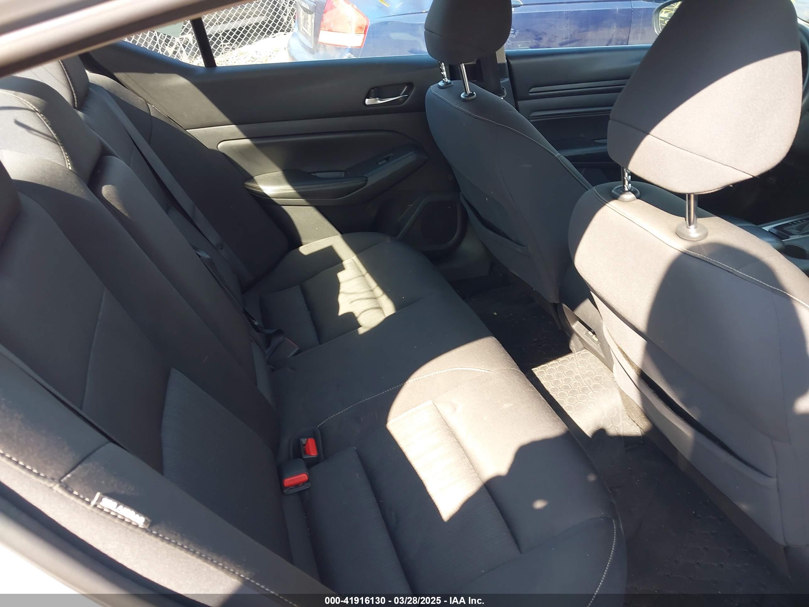 NISSAN ALTIMA image 8