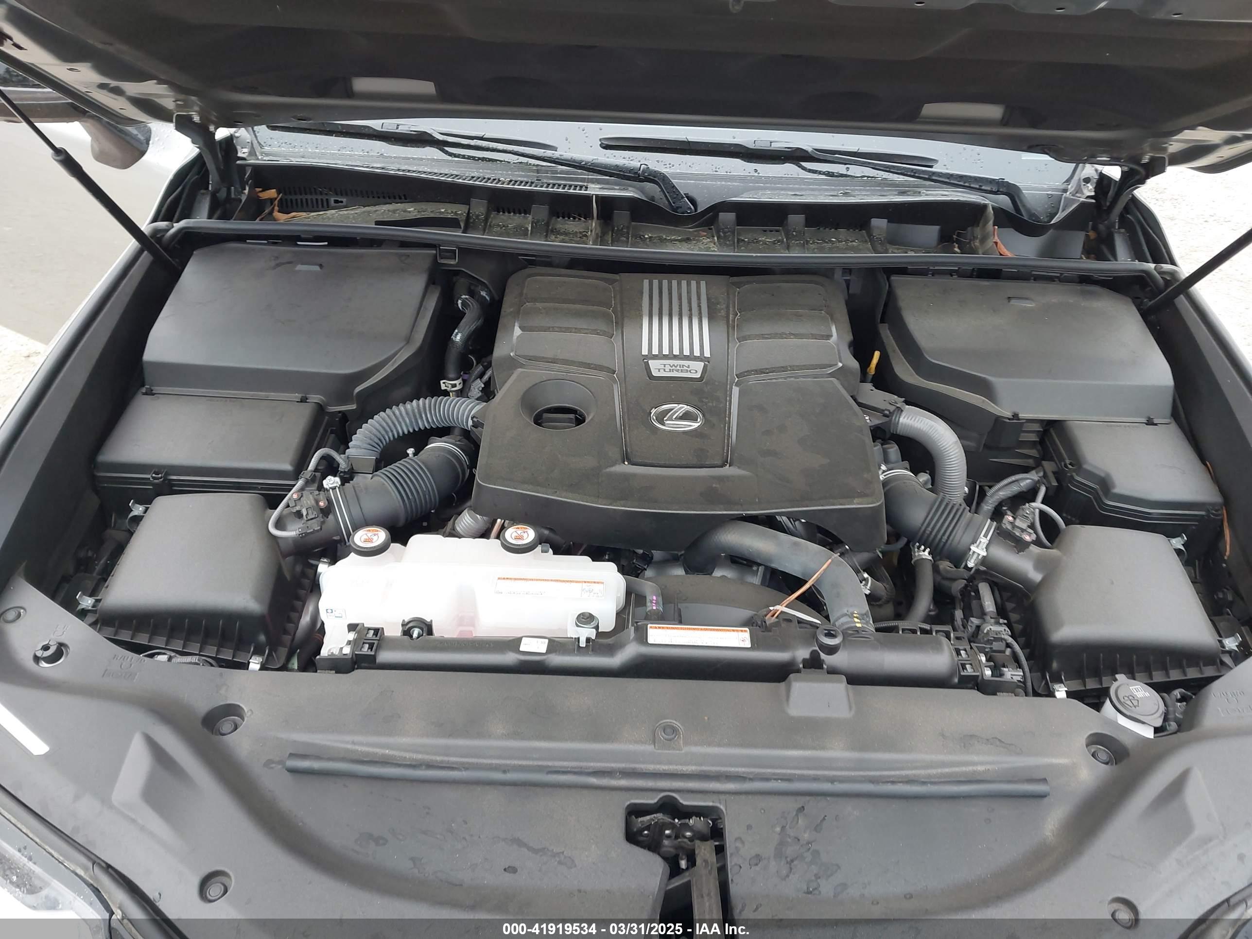 LEXUS LX image 10