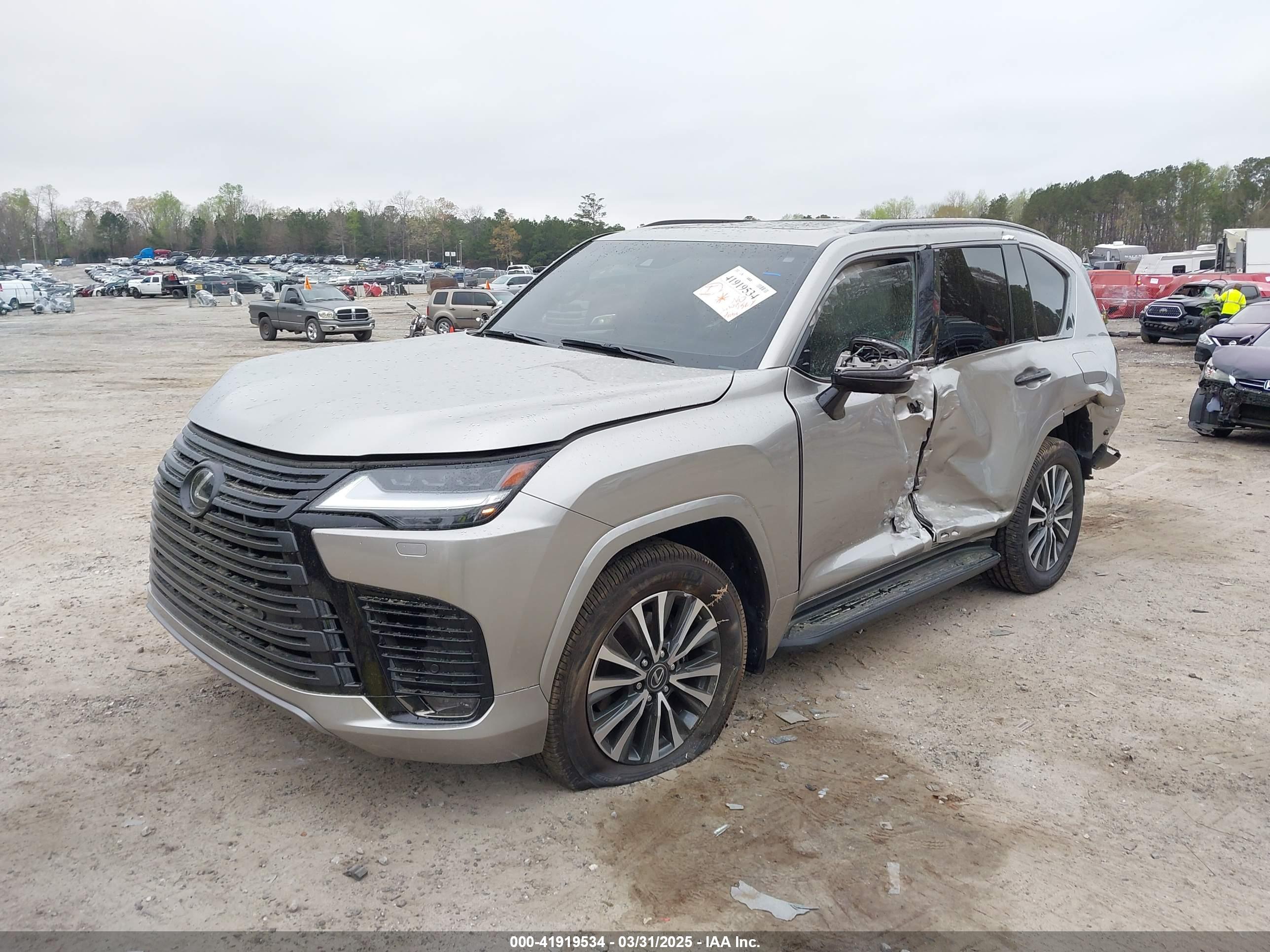 LEXUS LX image 2