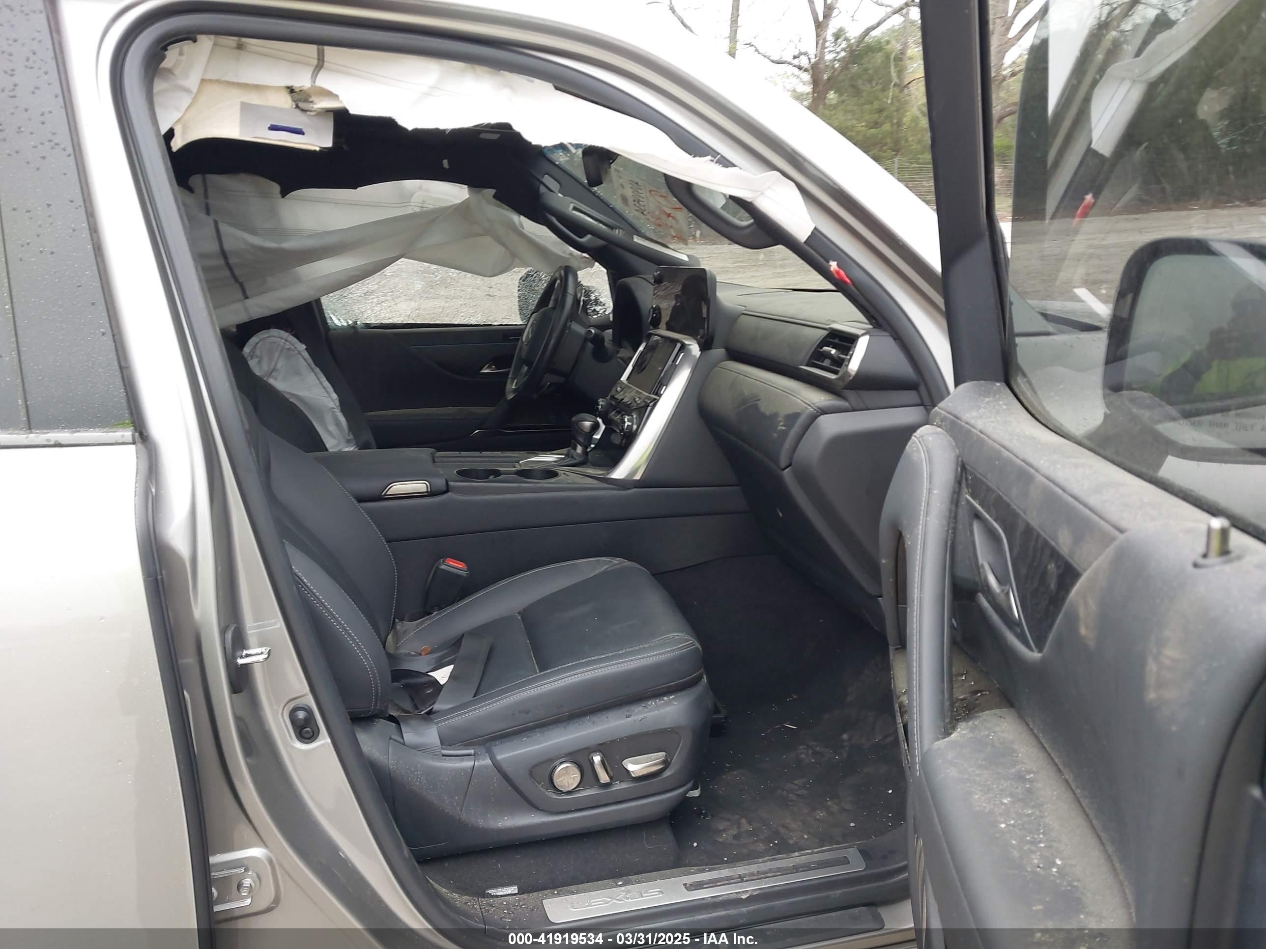 LEXUS LX image 5