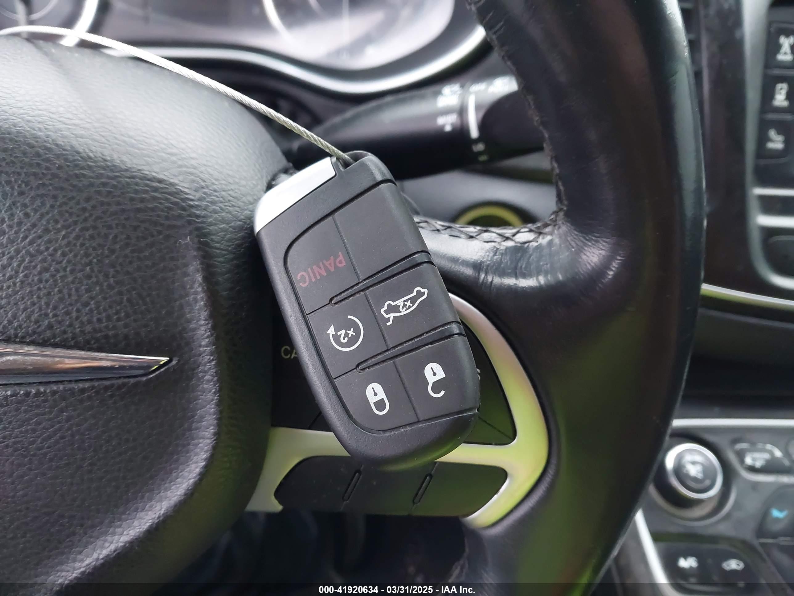 CHRYSLER 200 image 11