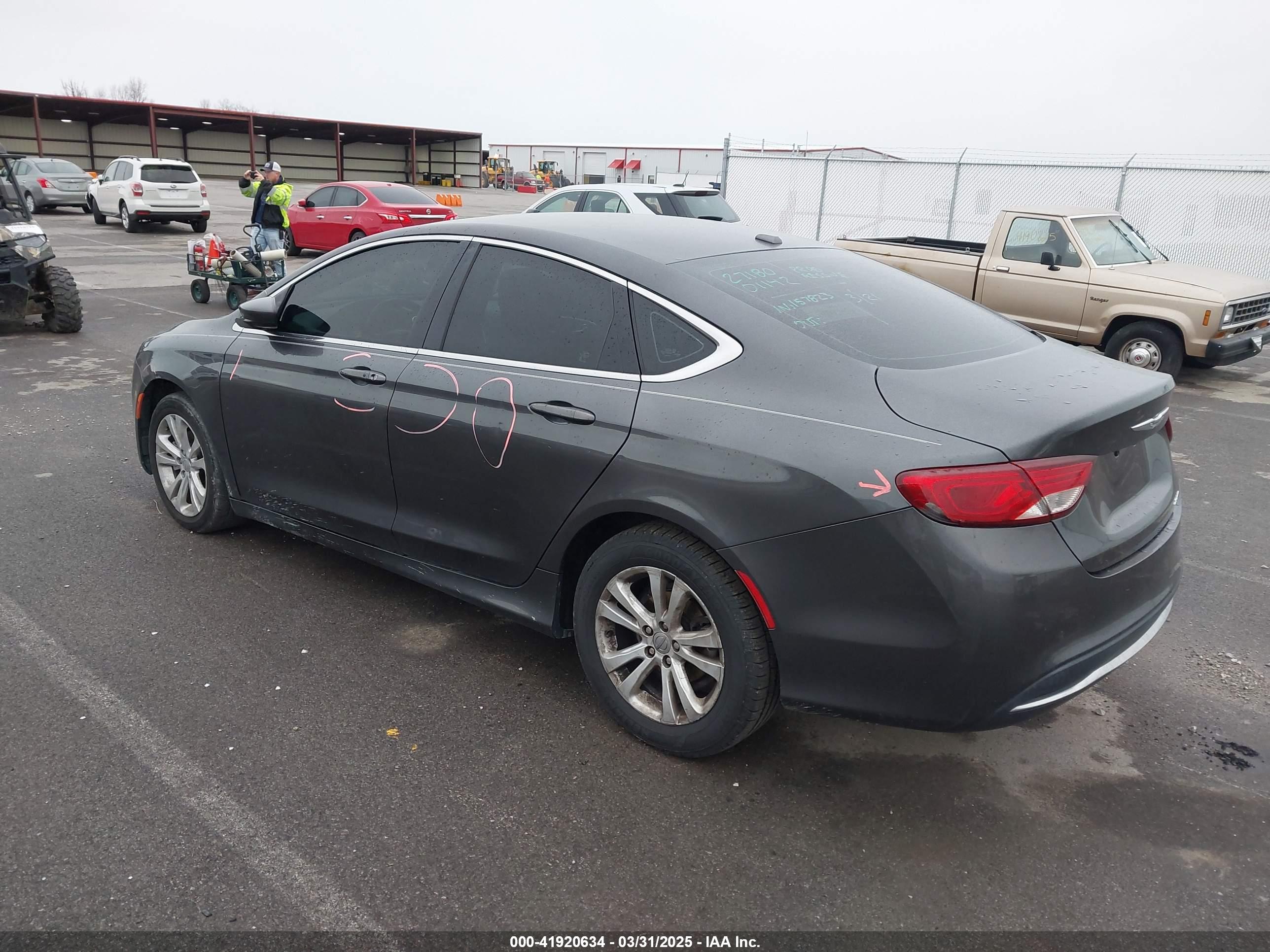 CHRYSLER 200 image 3