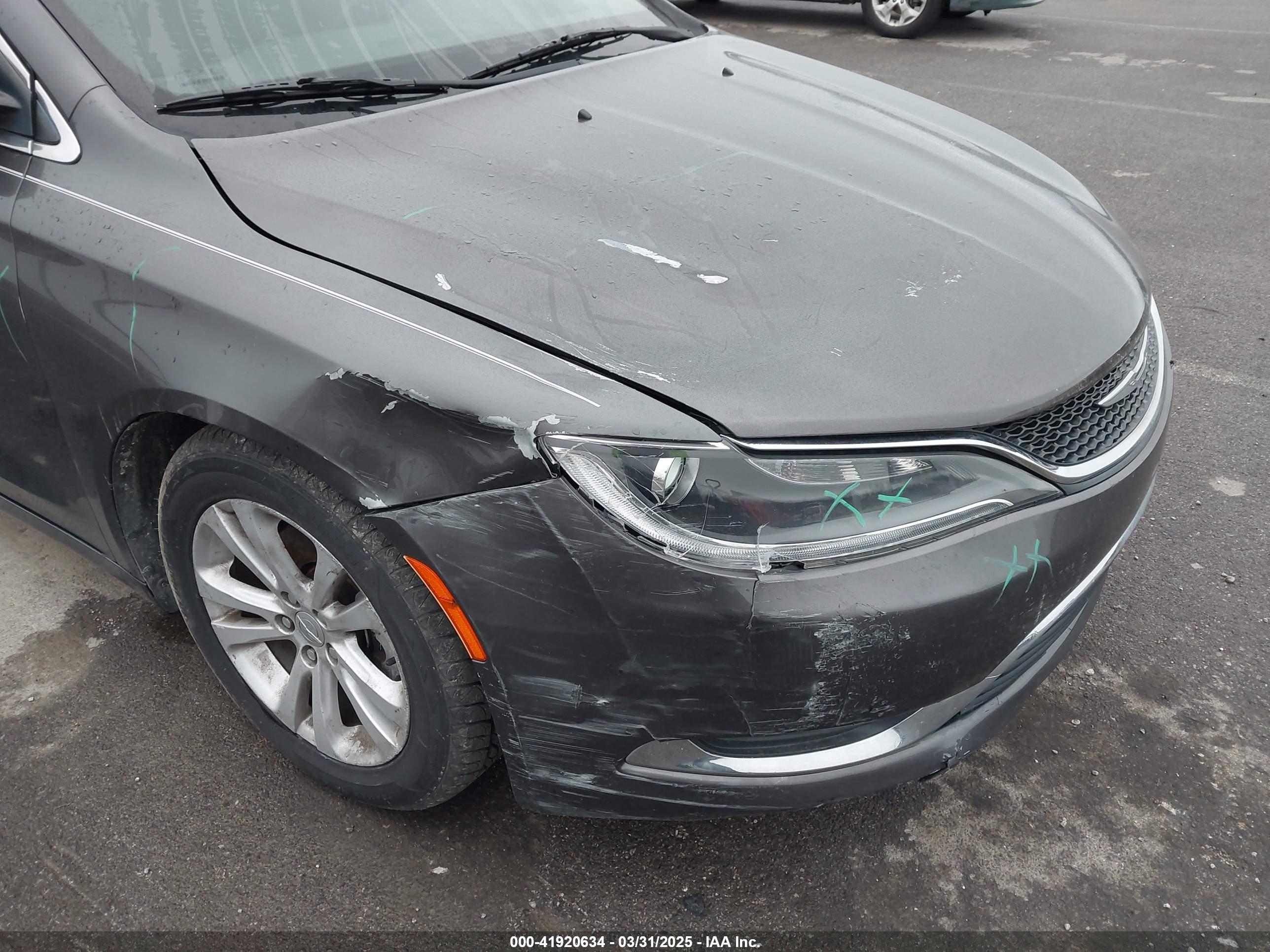 CHRYSLER 200 image 6