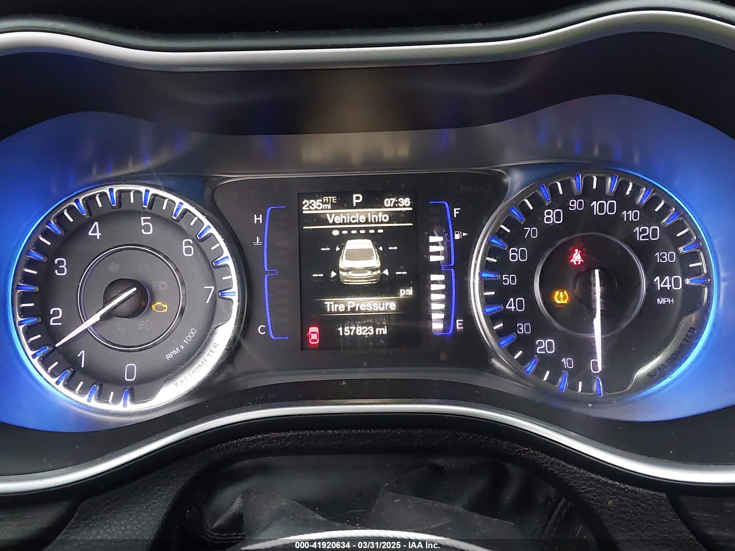 CHRYSLER 200 image 7