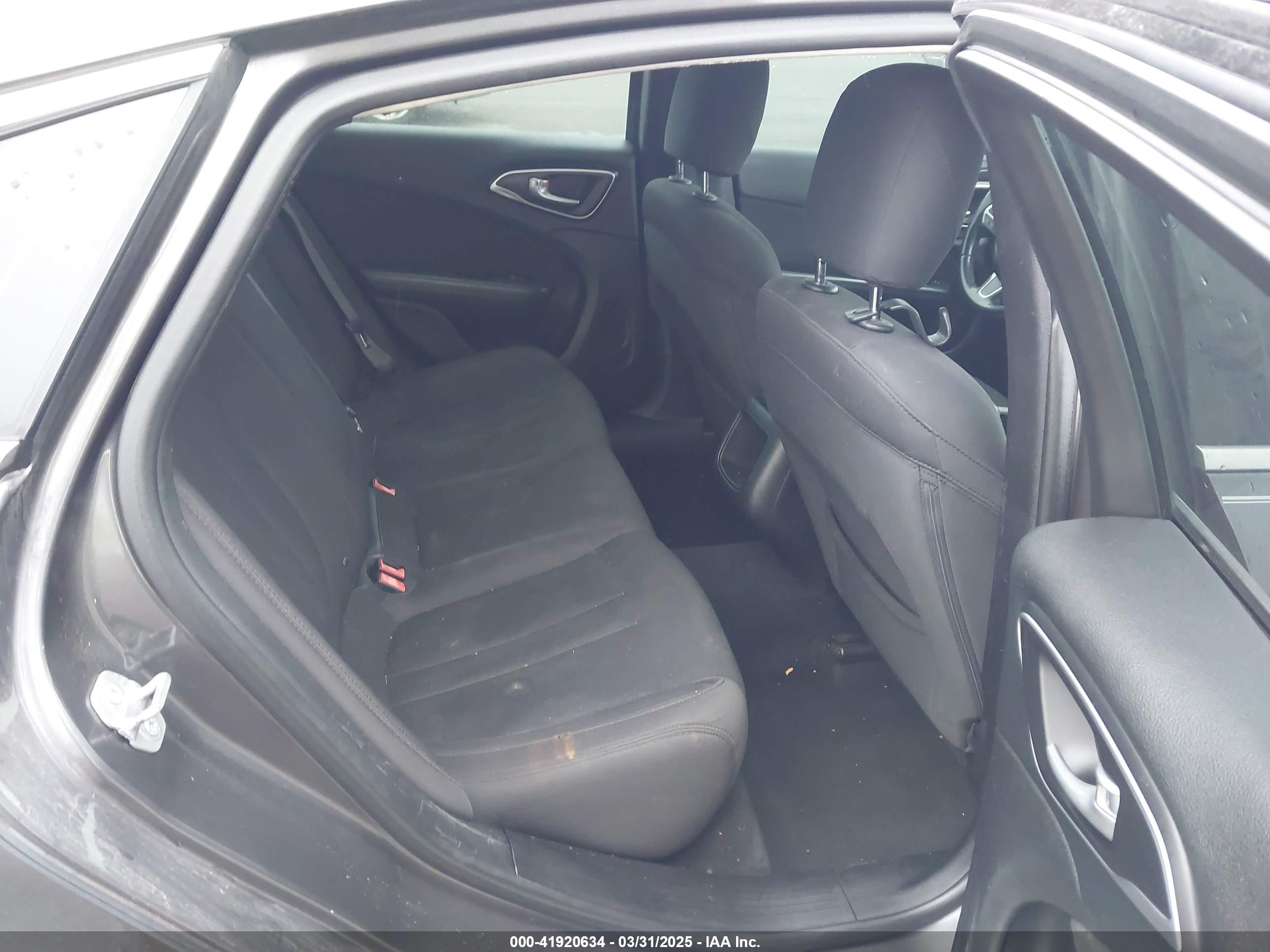 CHRYSLER 200 image 8