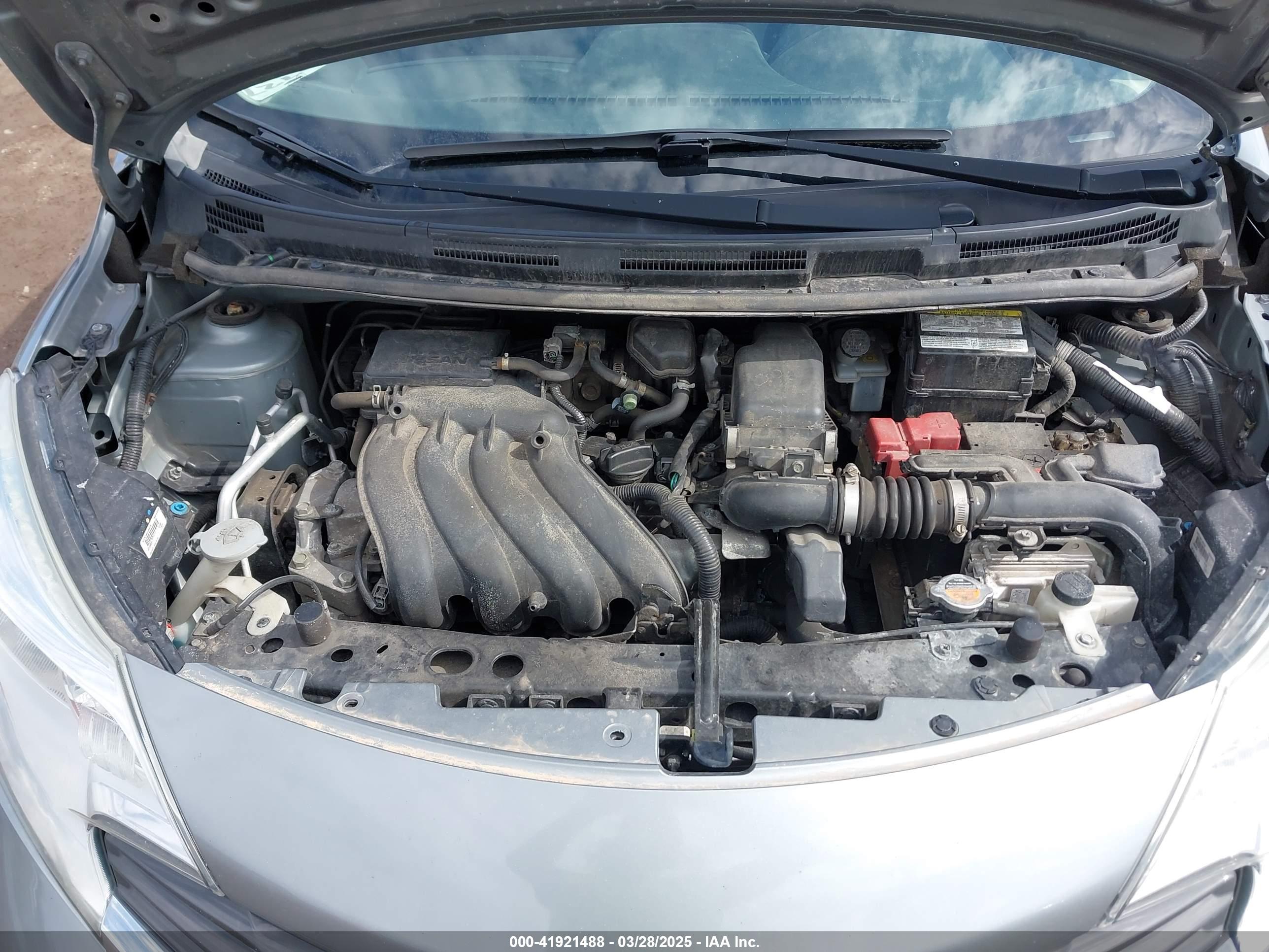 NISSAN VERSA image 10