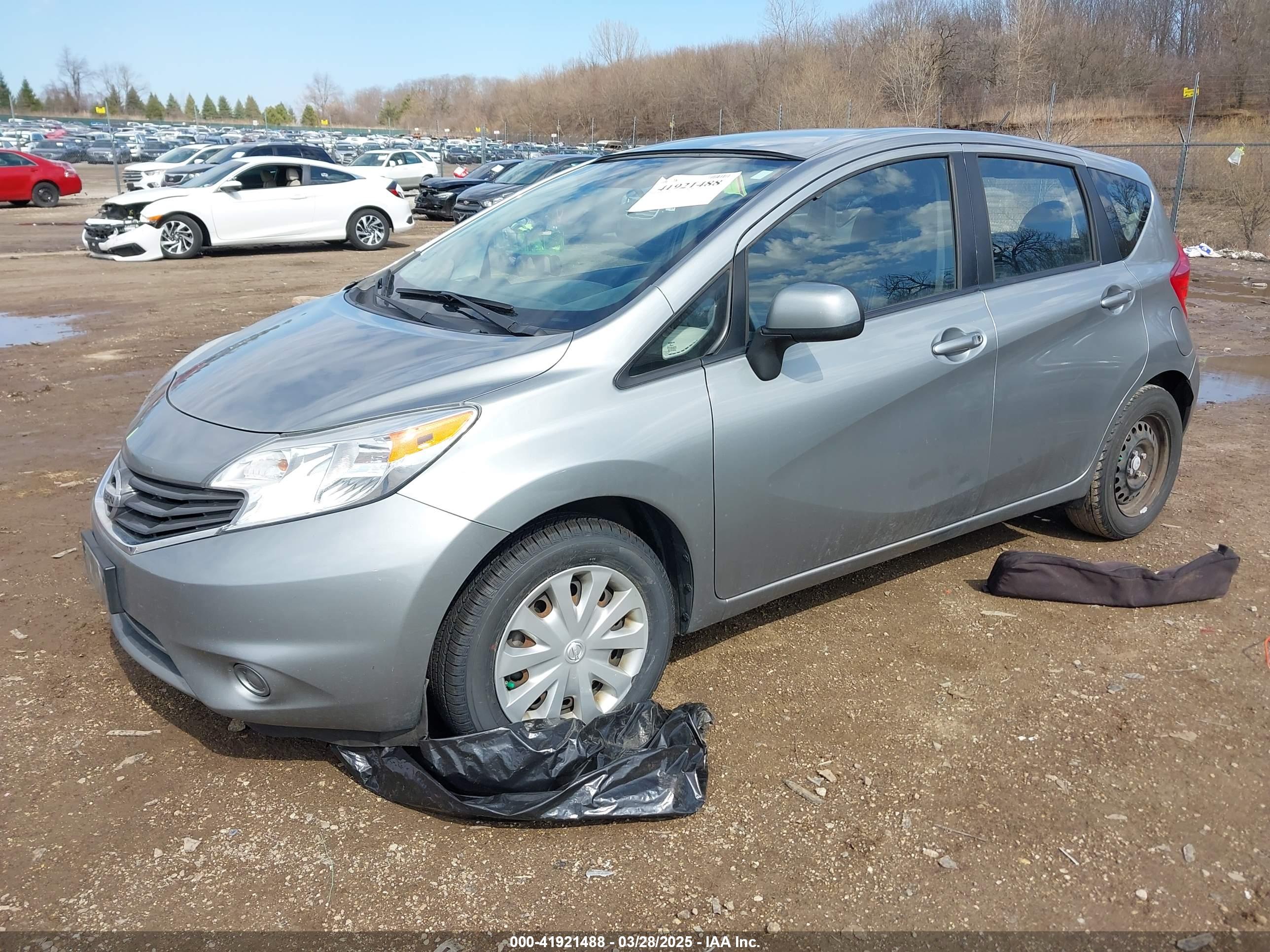 NISSAN VERSA image 2
