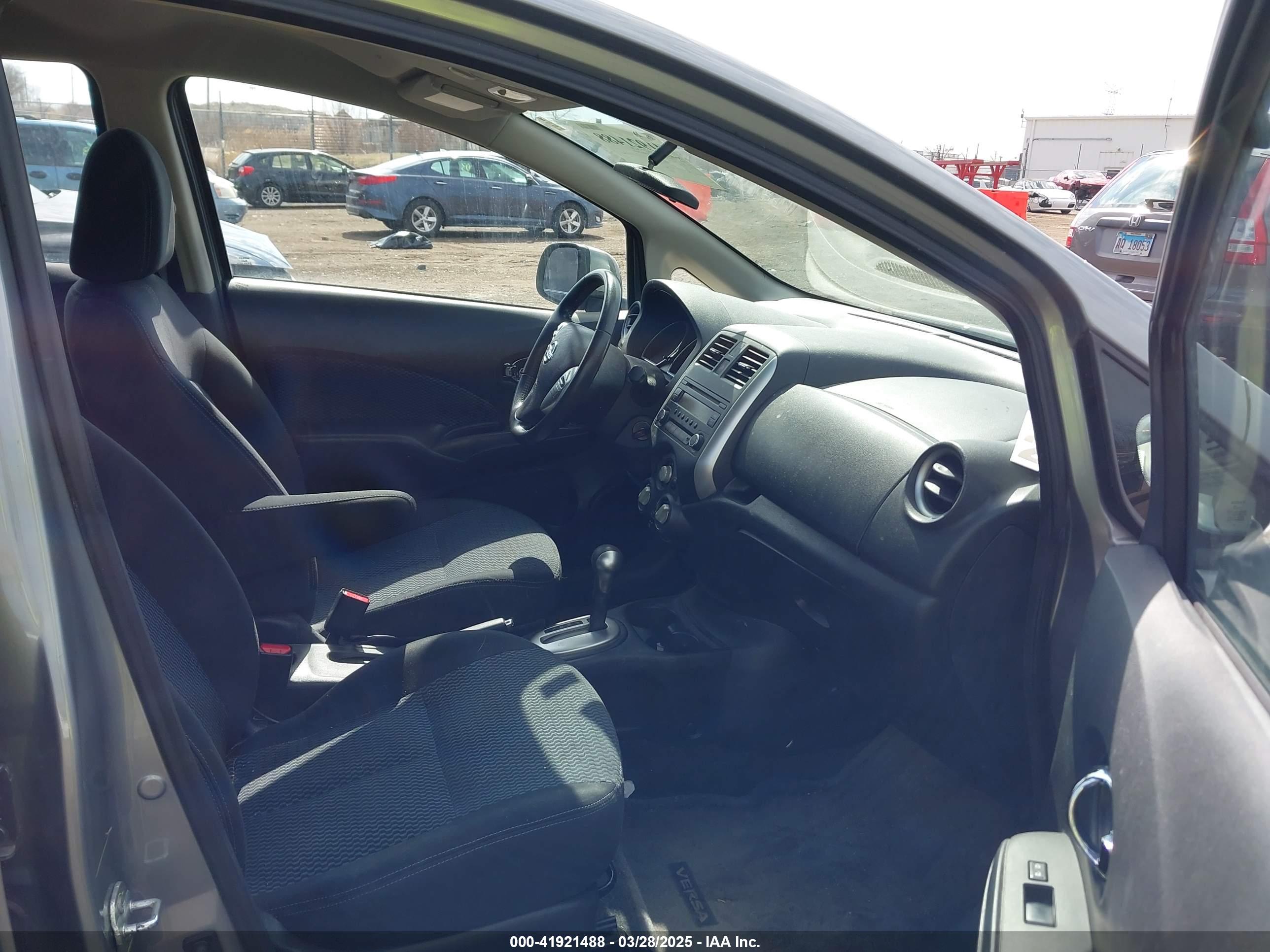 NISSAN VERSA image 5