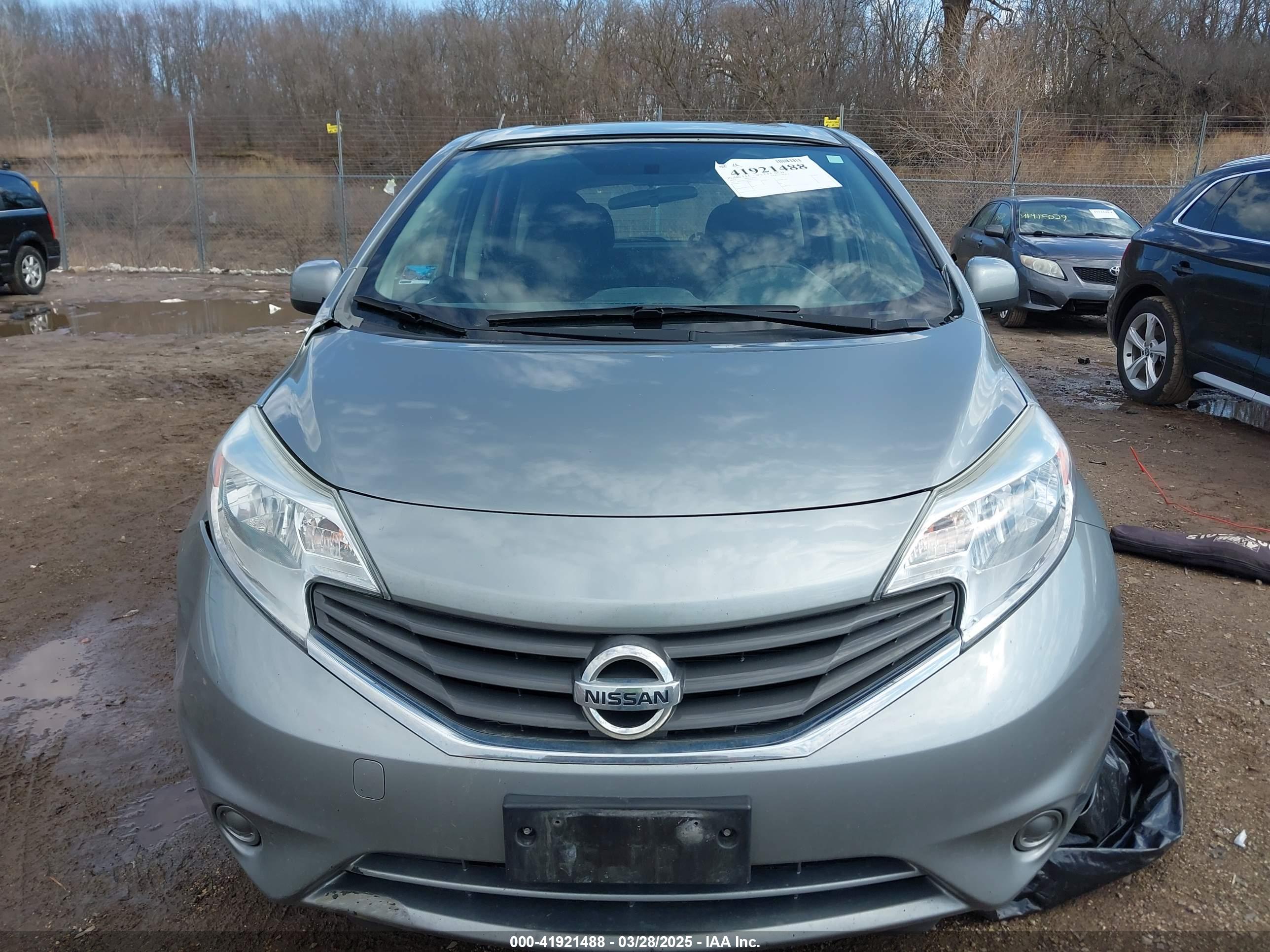 NISSAN VERSA image 6