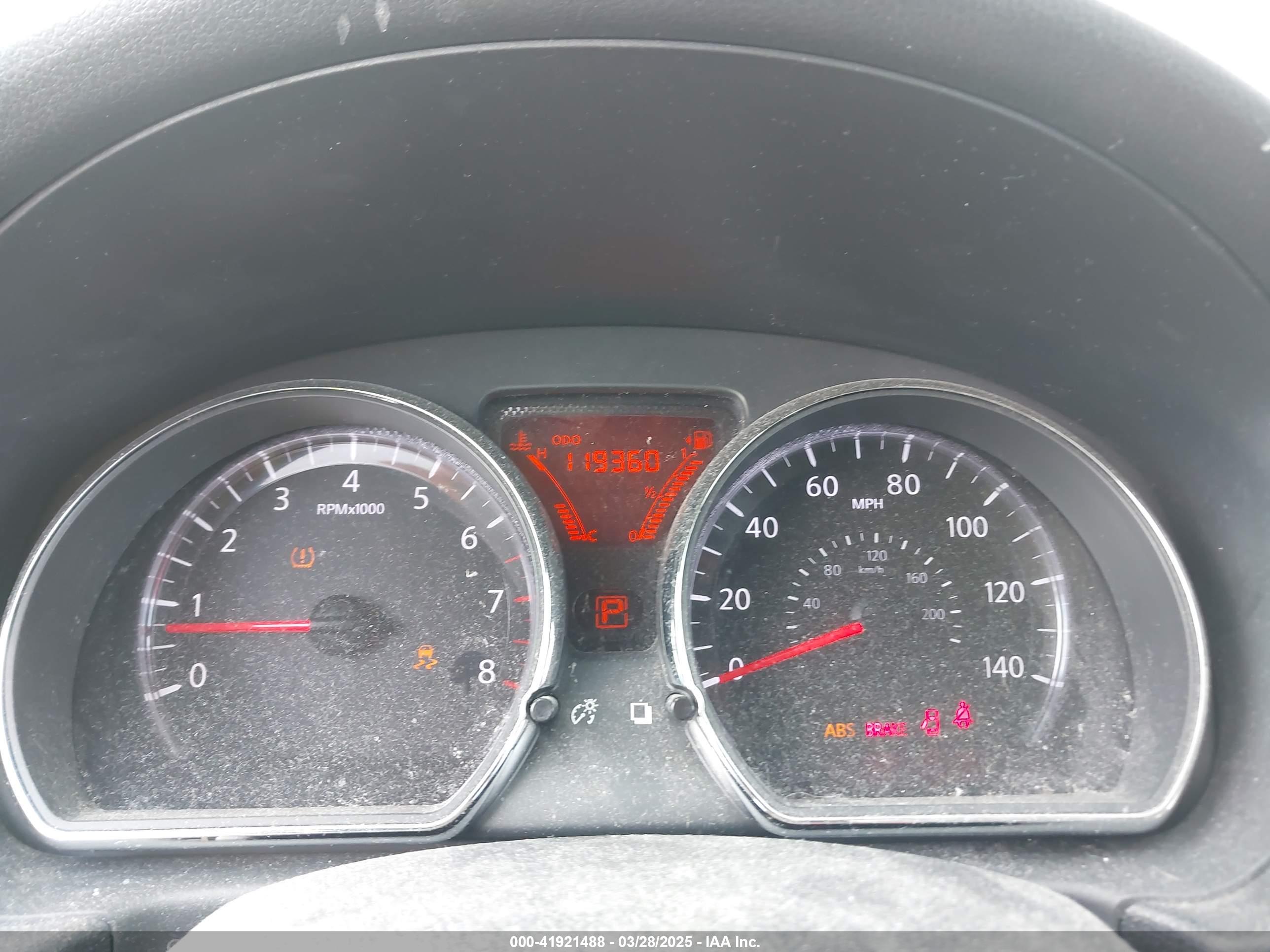 NISSAN VERSA image 7
