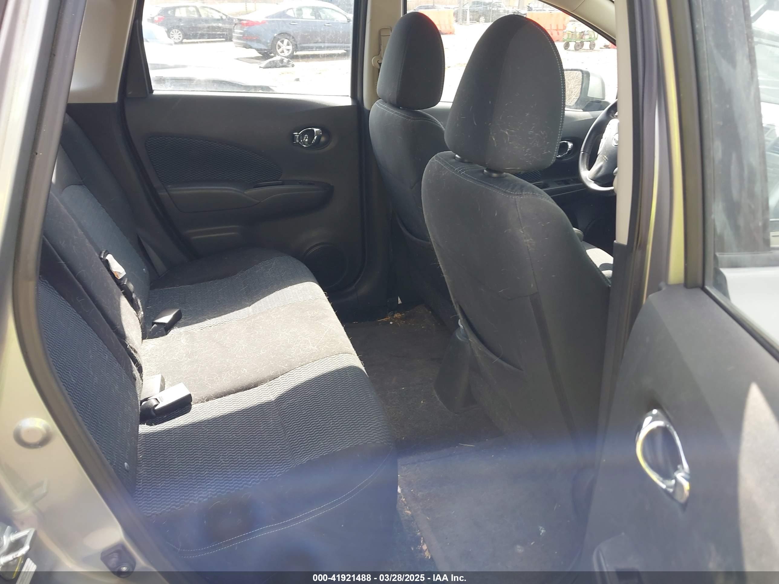 NISSAN VERSA image 8