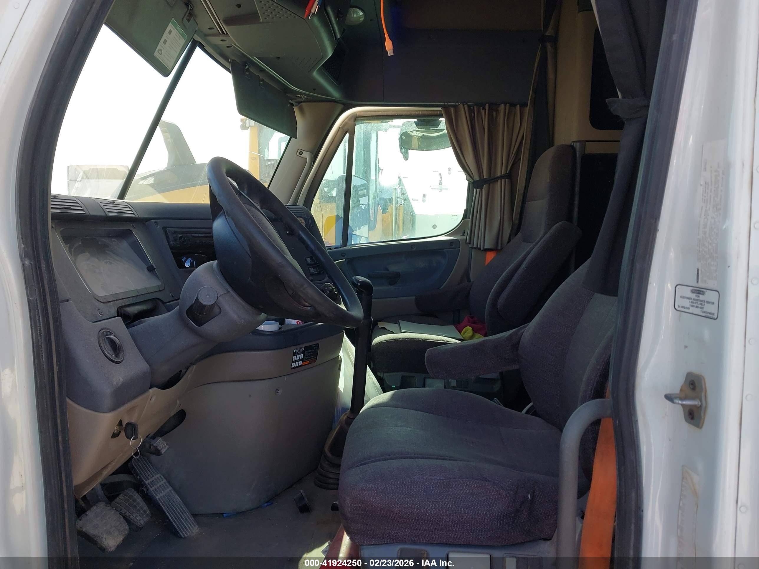 FREIGHTLINER CASCADIA image 8