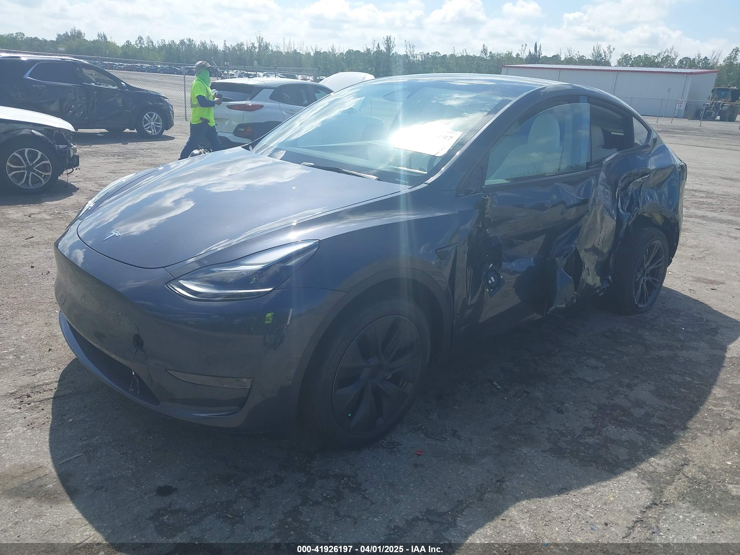 TESLA MODEL image 2