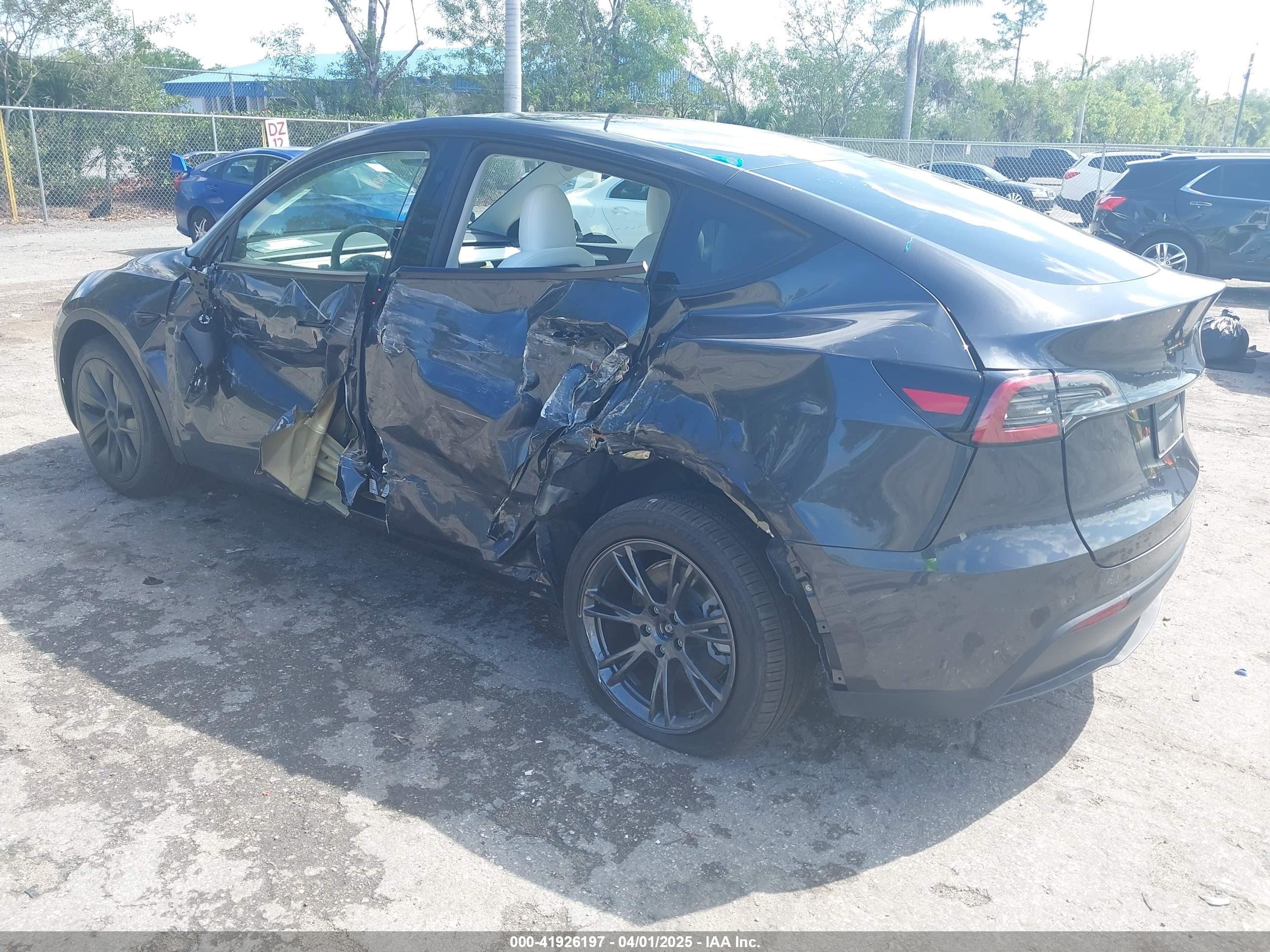 TESLA MODEL image 3