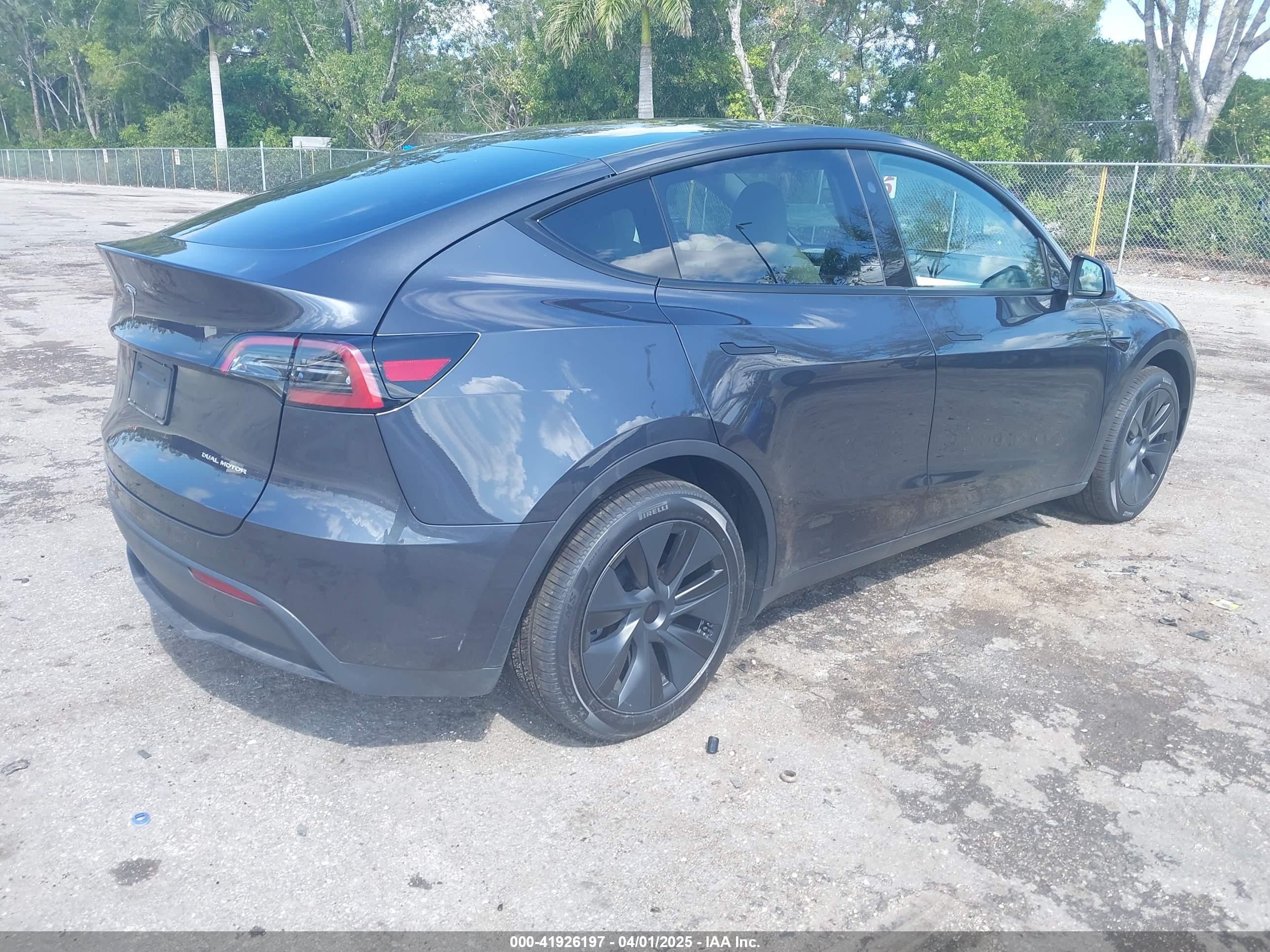 TESLA MODEL image 4