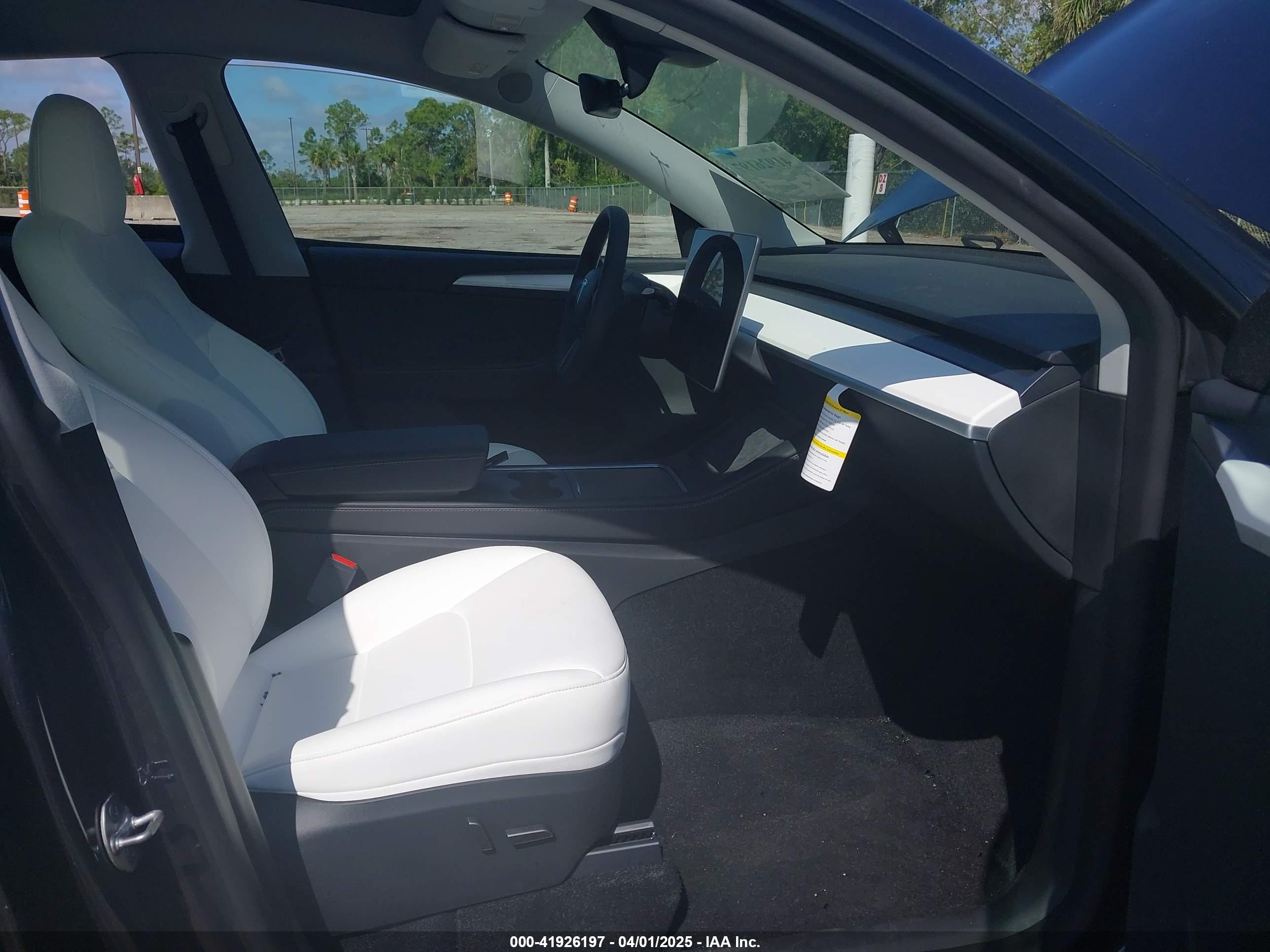 TESLA MODEL image 5