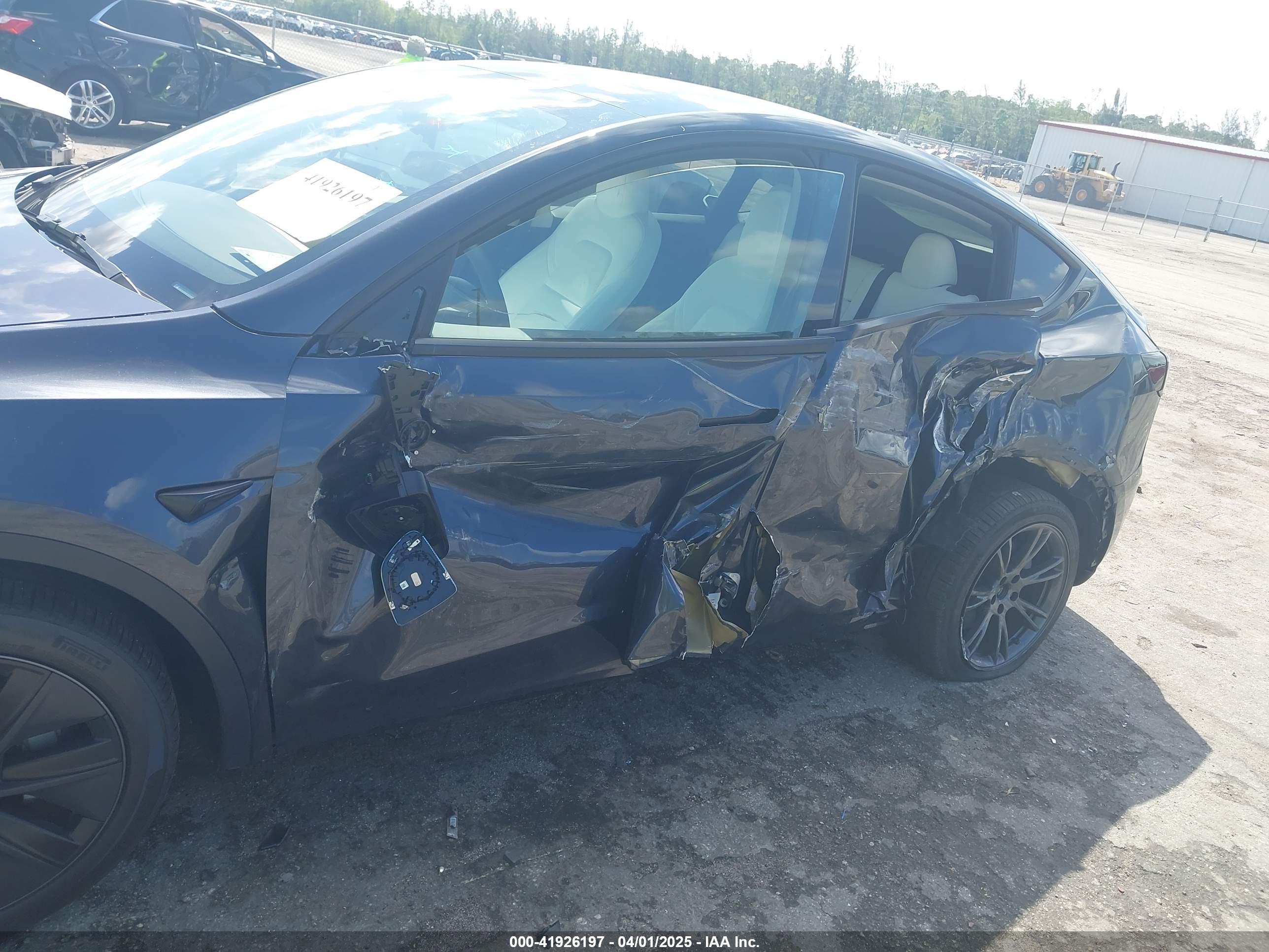 TESLA MODEL image 6